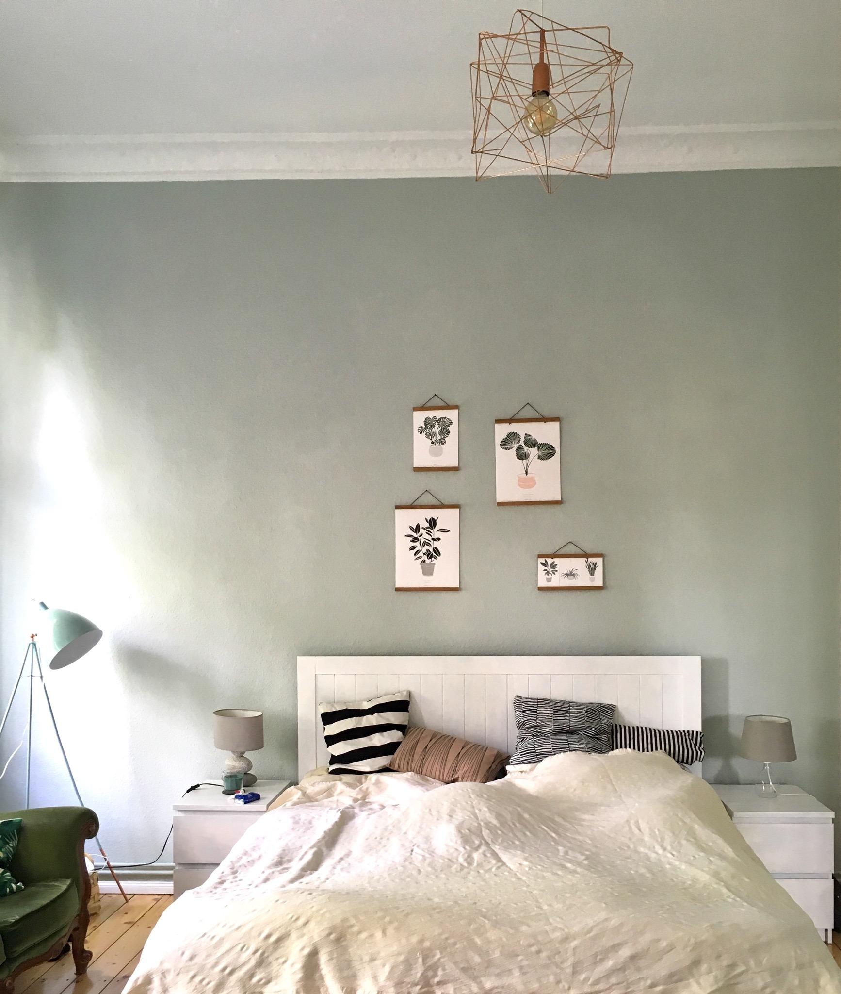 Die mintfarbene Wand #Schlafzimmerinspiration #schlafzimmer