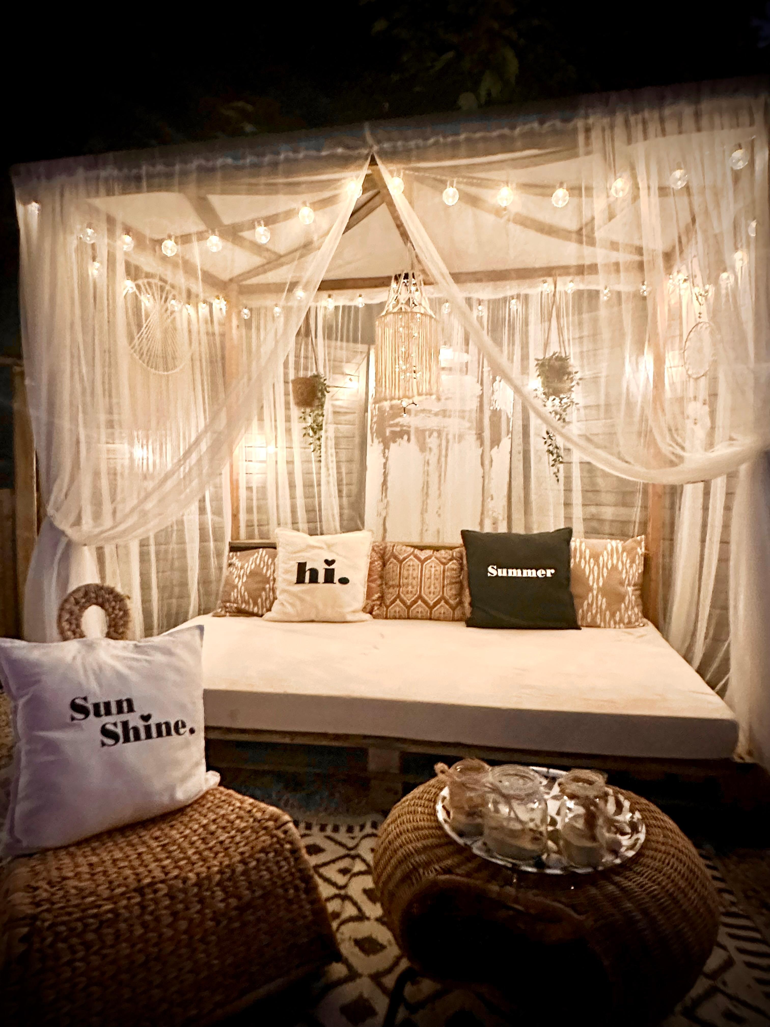 Die Sommernächte genießen 💡🛏️🪴🌌 

#diy #bett #outdoorliving #wieimmärchen #moskitonetz #gartenliebe #bohovibes #sommer #hygge #lieblingsplatz #couchliebt 