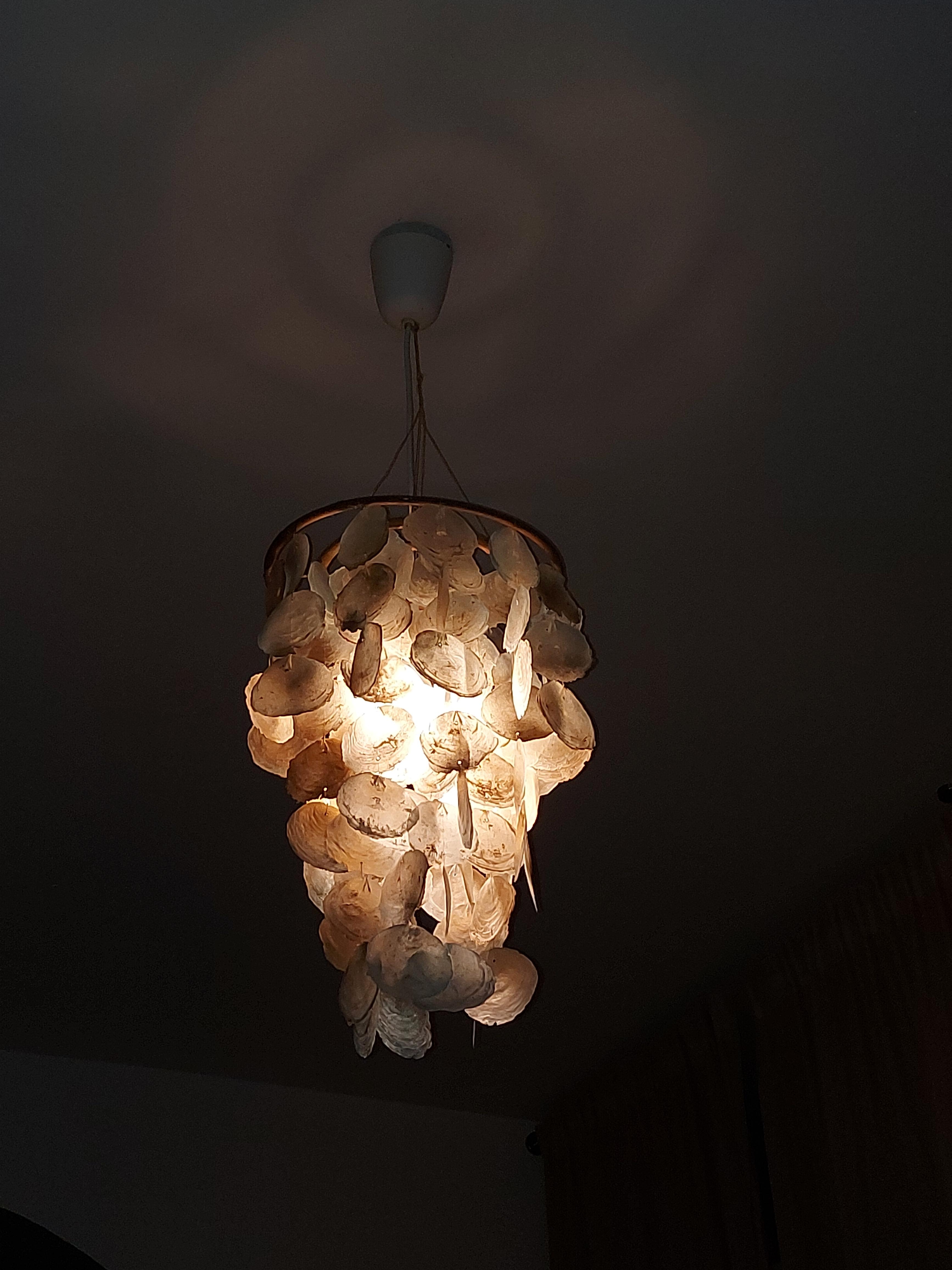 Diese Lampe ist aus einem Windspiel, das ich vor Jahren in Griechenland gekauft habe #diy #lampe