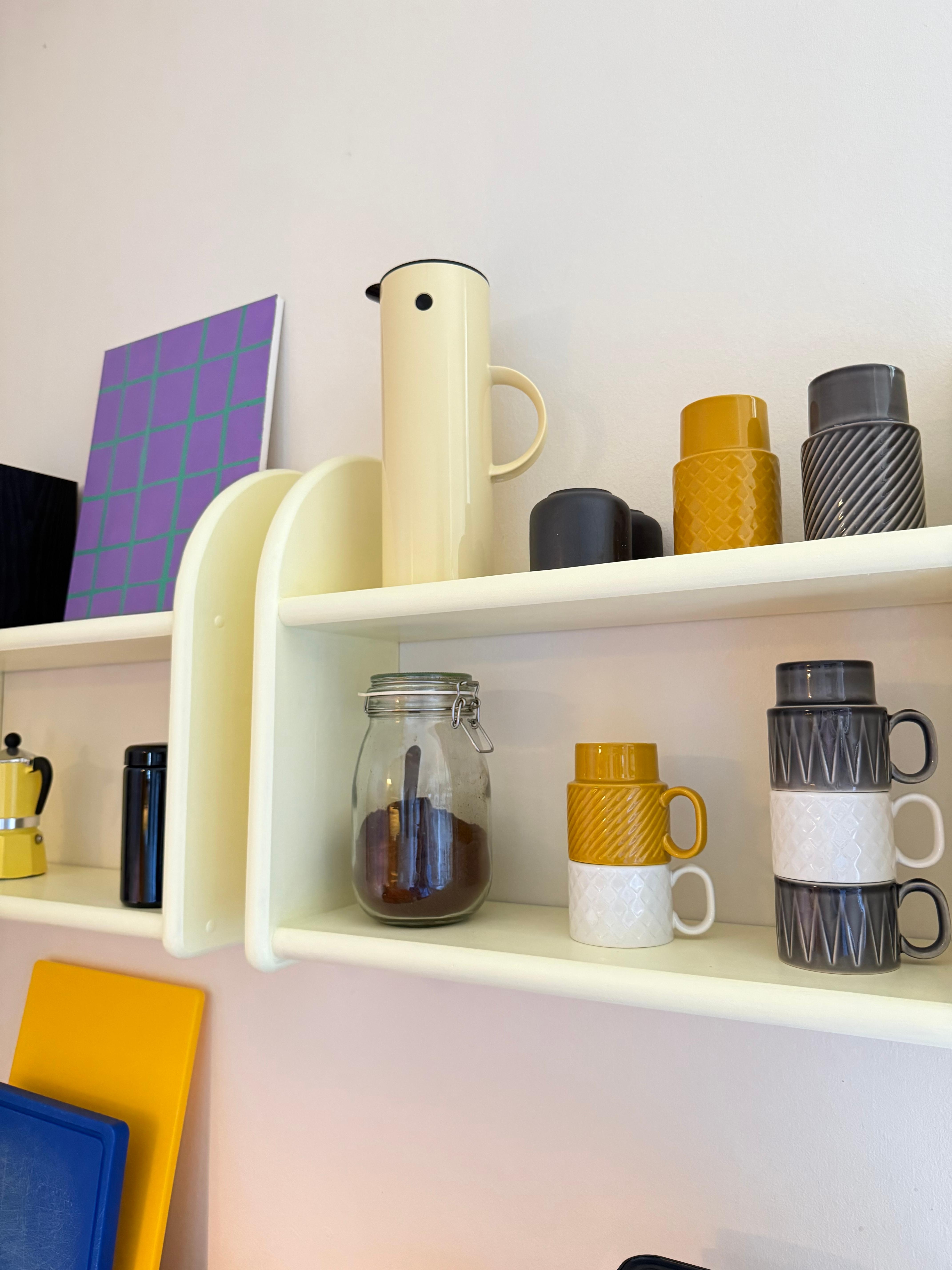 Diese Regal wurden einmal von mir angemalt und durften nun in die Küche ziehen ☀️ #mykitchen #colorful #thriftflip