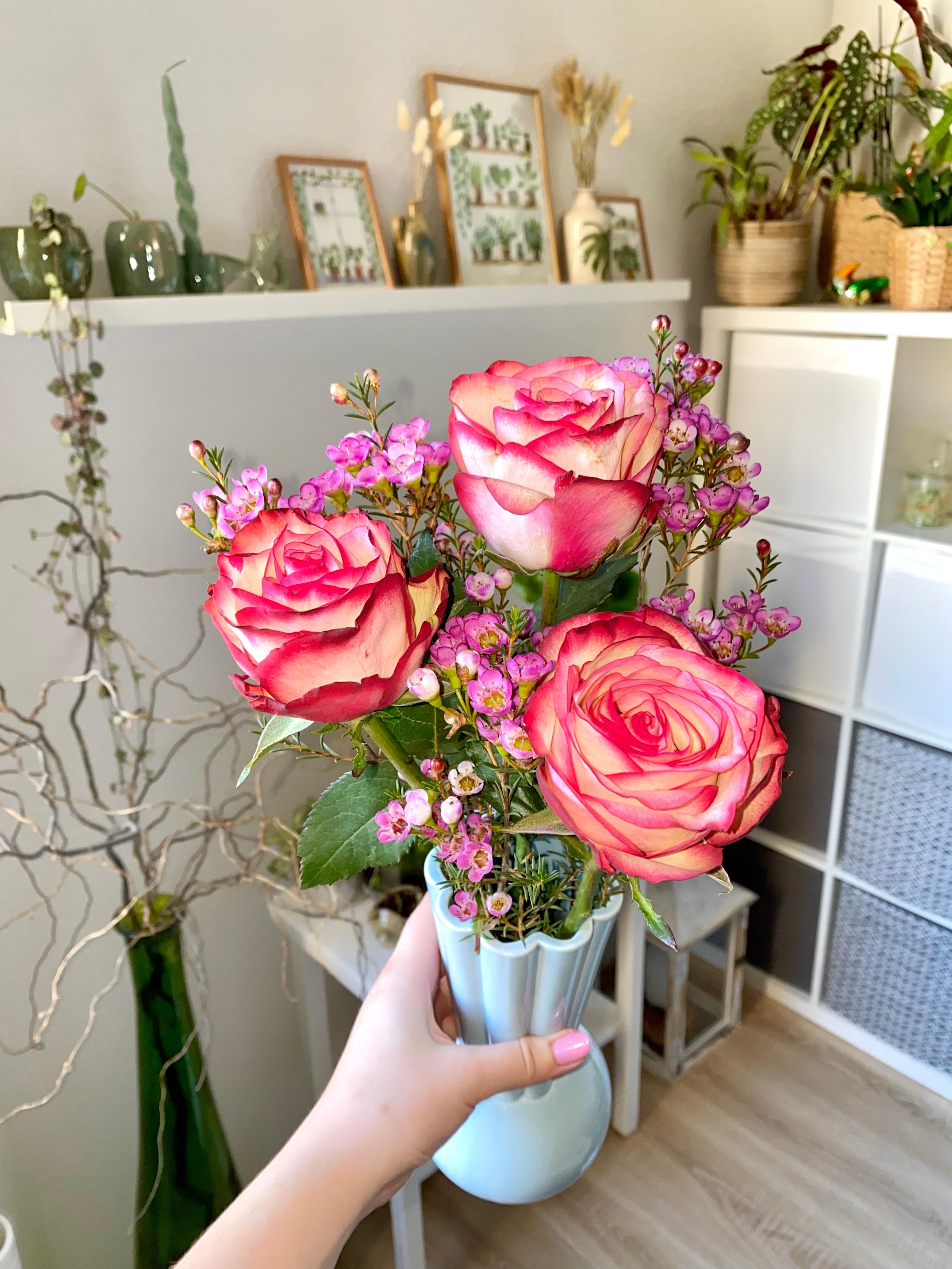 Diese Schönheiten gabs zum Valentinstag 
#rosen #blumen #freshflowers #blumenstrauß #vase #rose