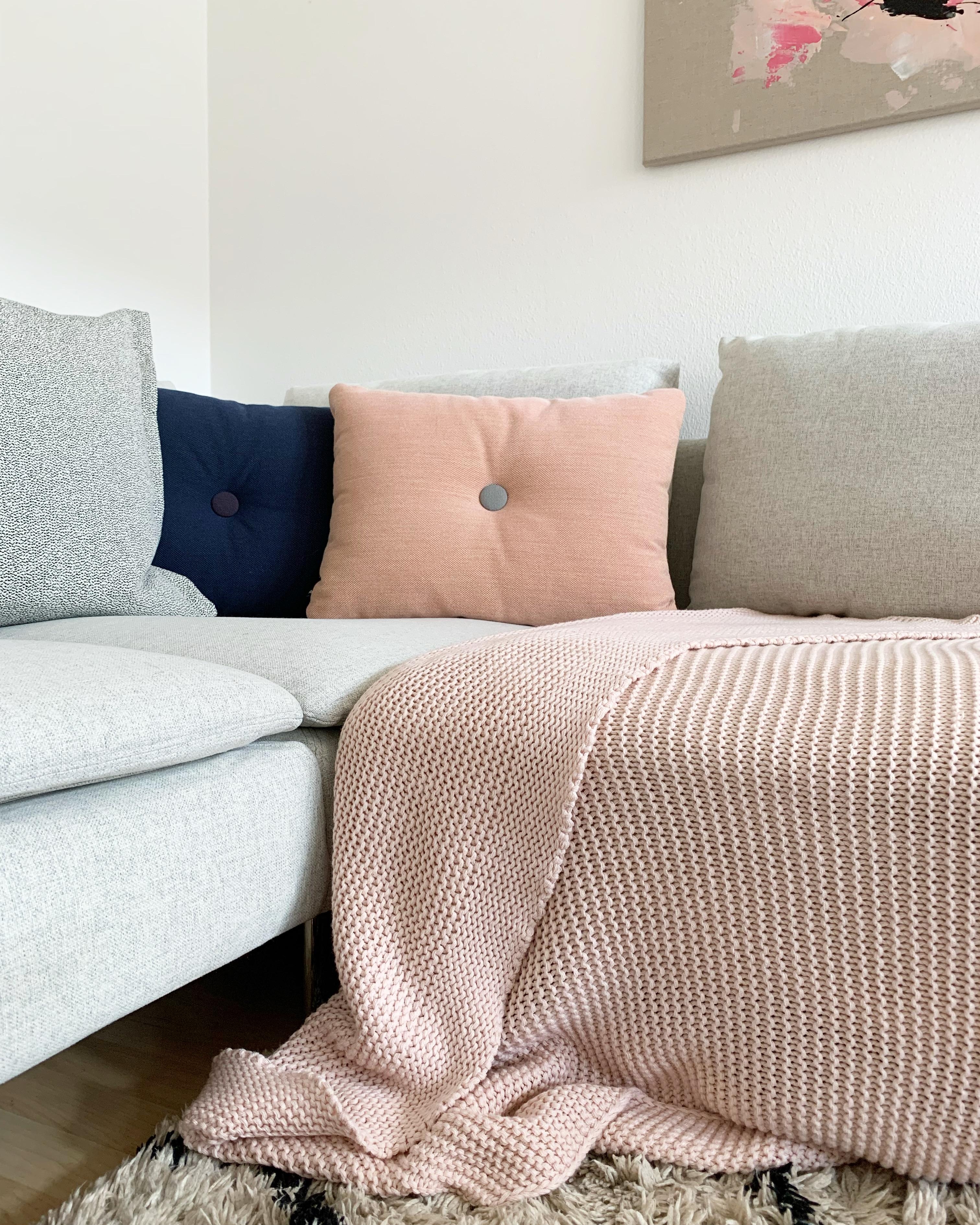 Diesen verregneten Montag würde ich am liebsten eingekuschelt auf der Couch starten
#livingchallenge #gemütlich #hygge #herbstgefühle #kuscheldecke