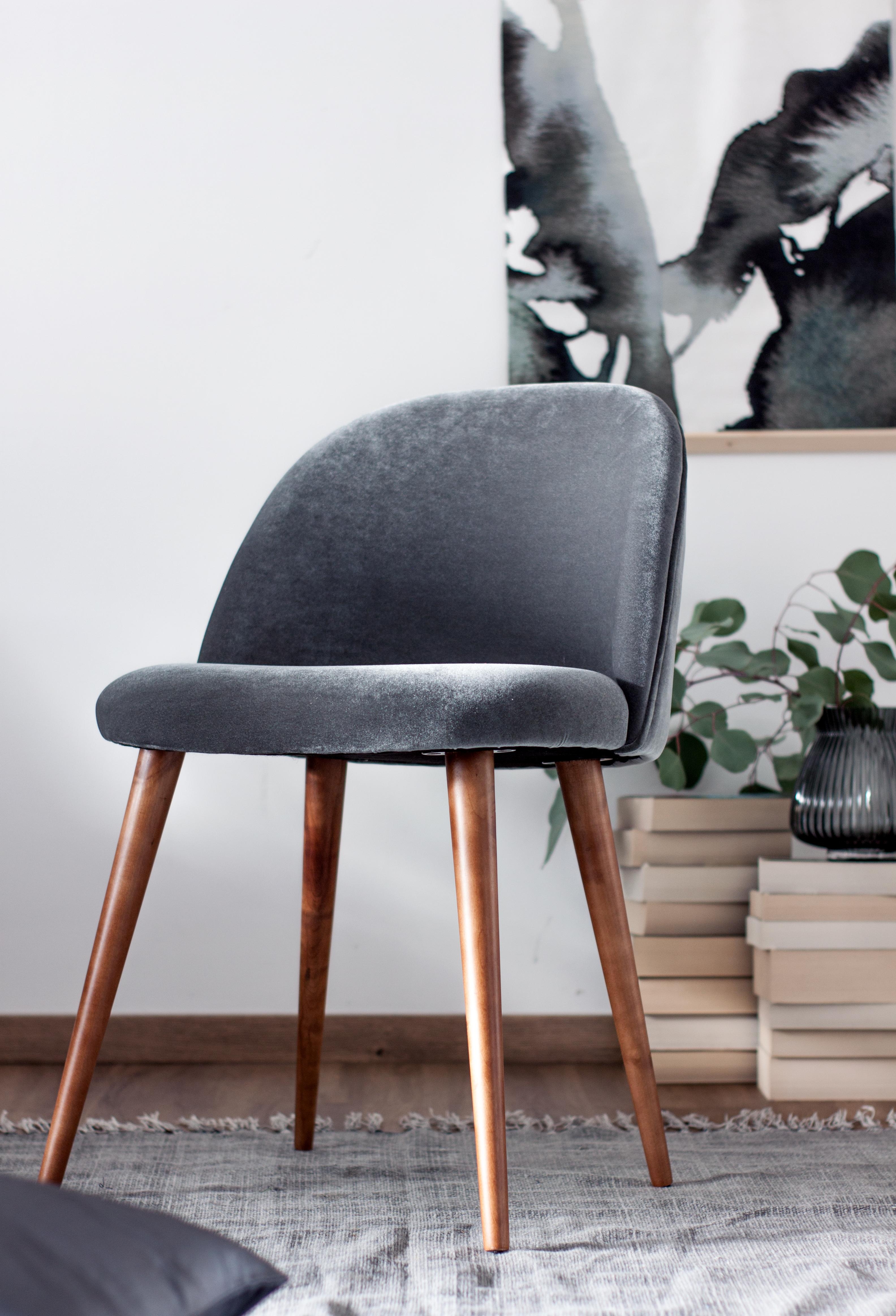 Dieser Sessel ist seit langem eines meiner Lieblingsstücke ♥ 
#grey #velvet #livingchallenge #couchstyle #modernwohnen