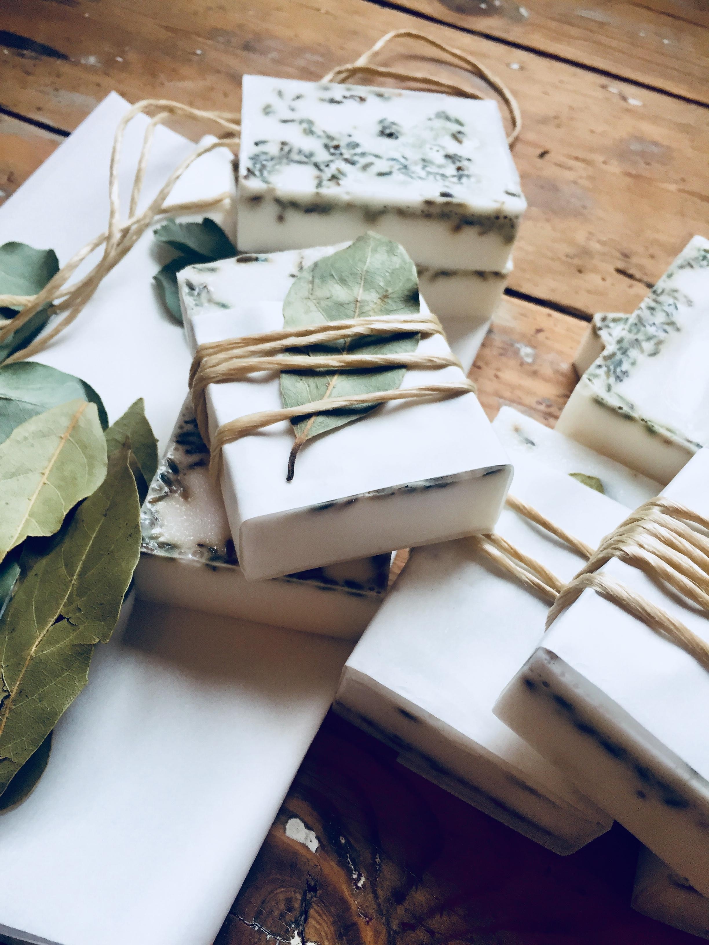 Dieses Jahr gibt’s #handmade und #diy #weihnachtsgeschenke. #seife #mitbringsel #grußausderküche #lavendel #beauty 