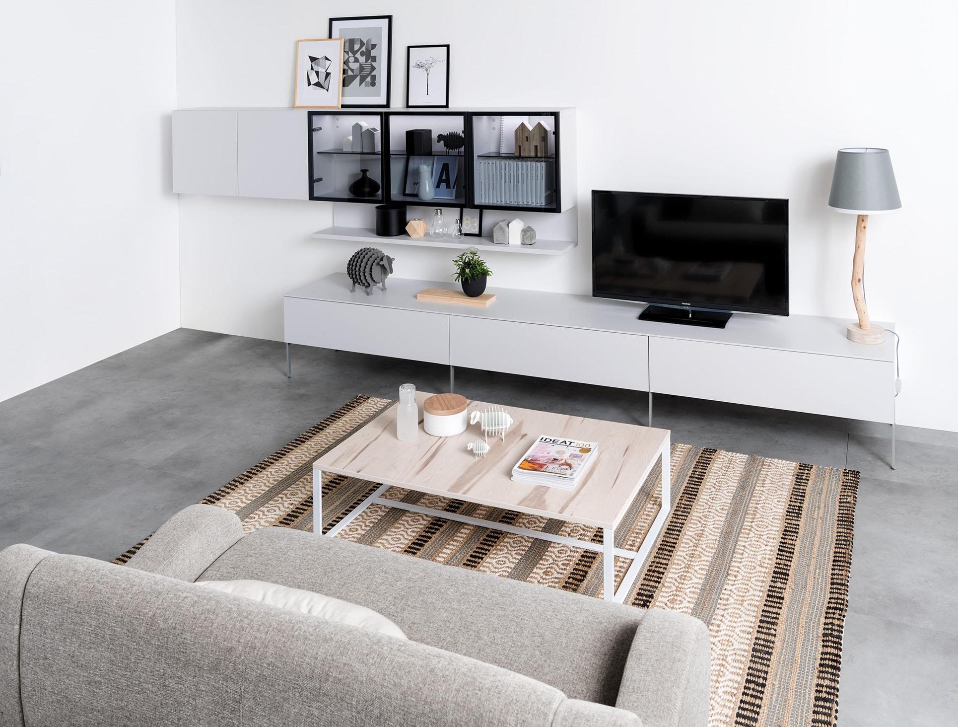 Dieses minimalistische Möbel von #SCHMIDT fügt sich nahtlos in ein modernes Wohnzimmerdesign ein. Mit seiner niedrigen Form eignet es sich hervorragend als TV-Board.