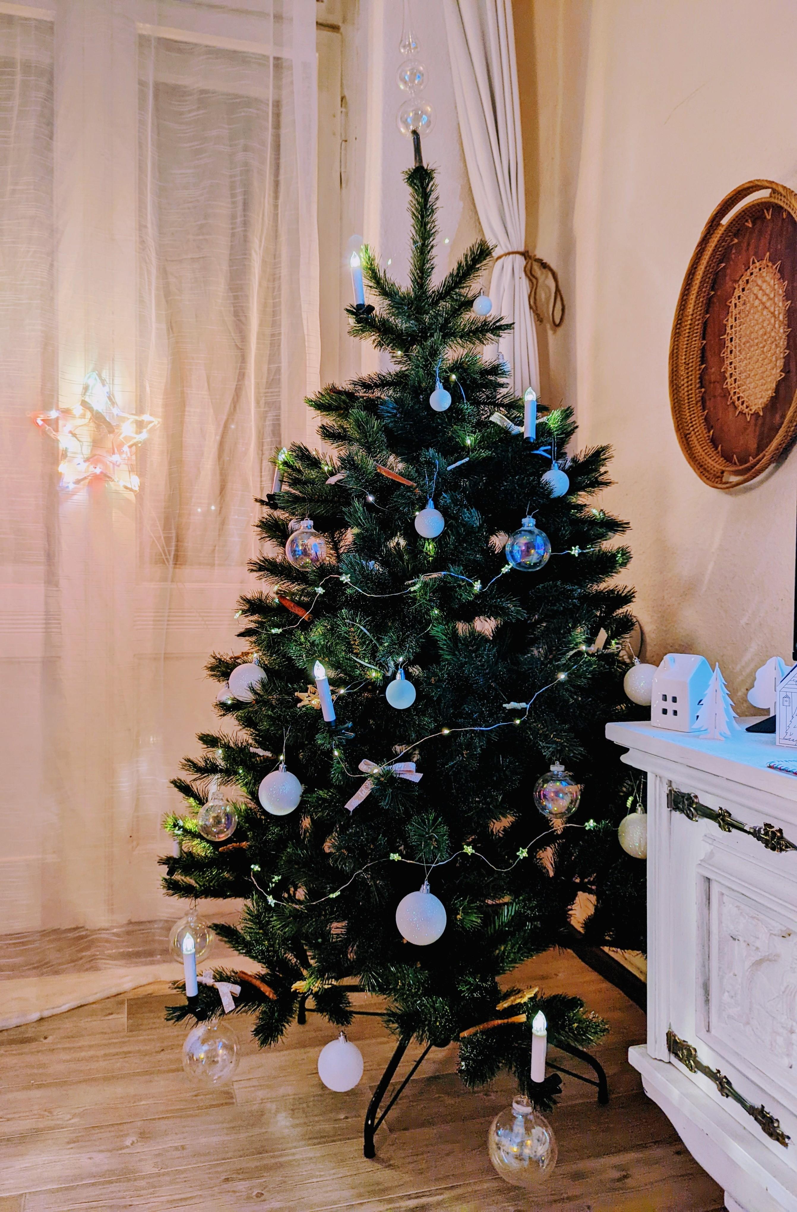Dieses Weihnachten ist alles anders, aber der Baum steht schon für dich. Du fehlst. 🖤