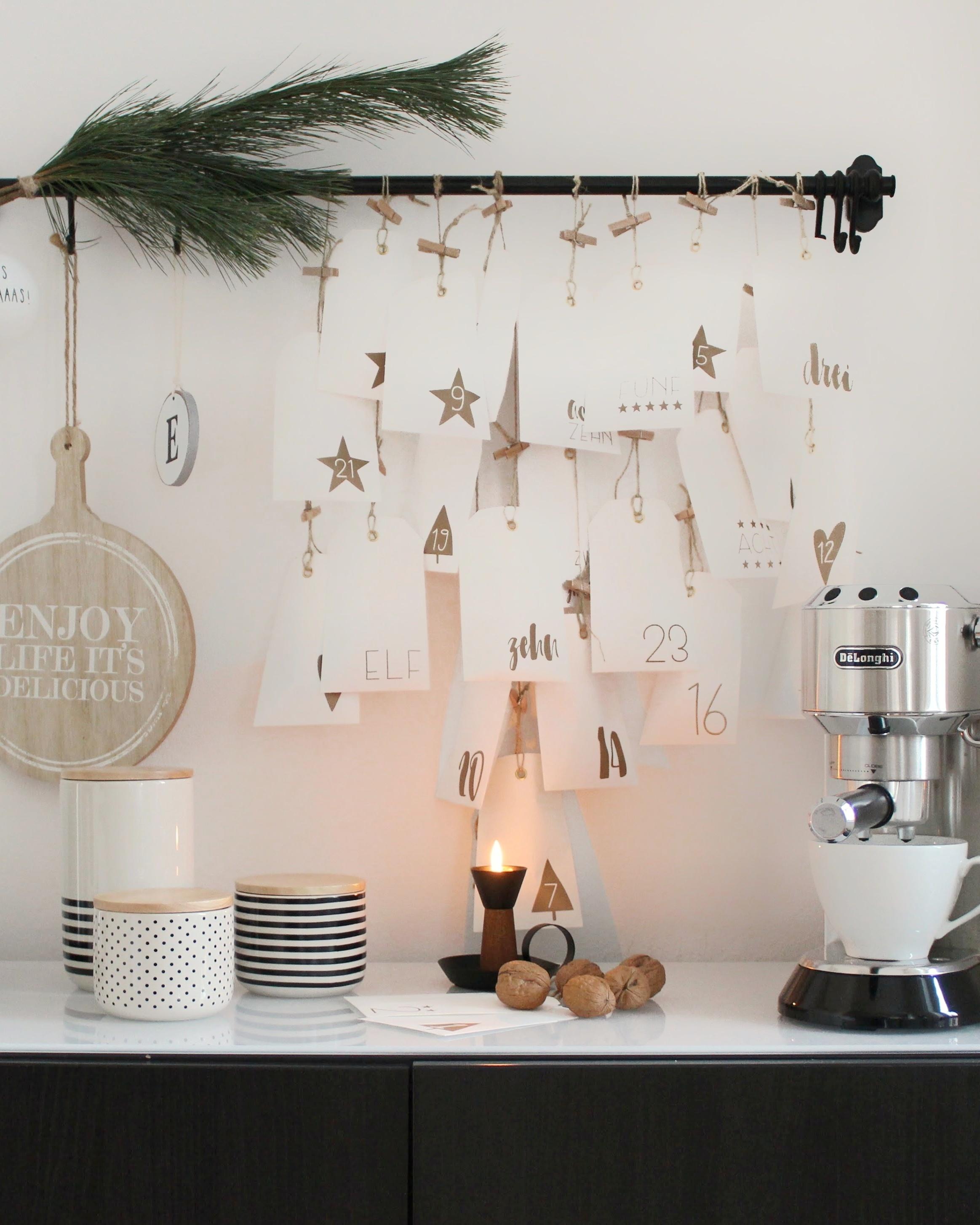 Dinge, für die man nie zu alt ist 😉 #adventskalender #weihnachtsdeko #altbau #interior #kaffee #minimalism