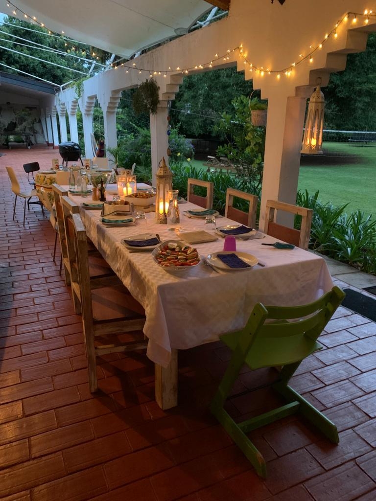 Dinner bei Freunden
#zusammenistmanwenigerallein #Abendessen #gedecktertisch #wohnsafari #beifreunden 