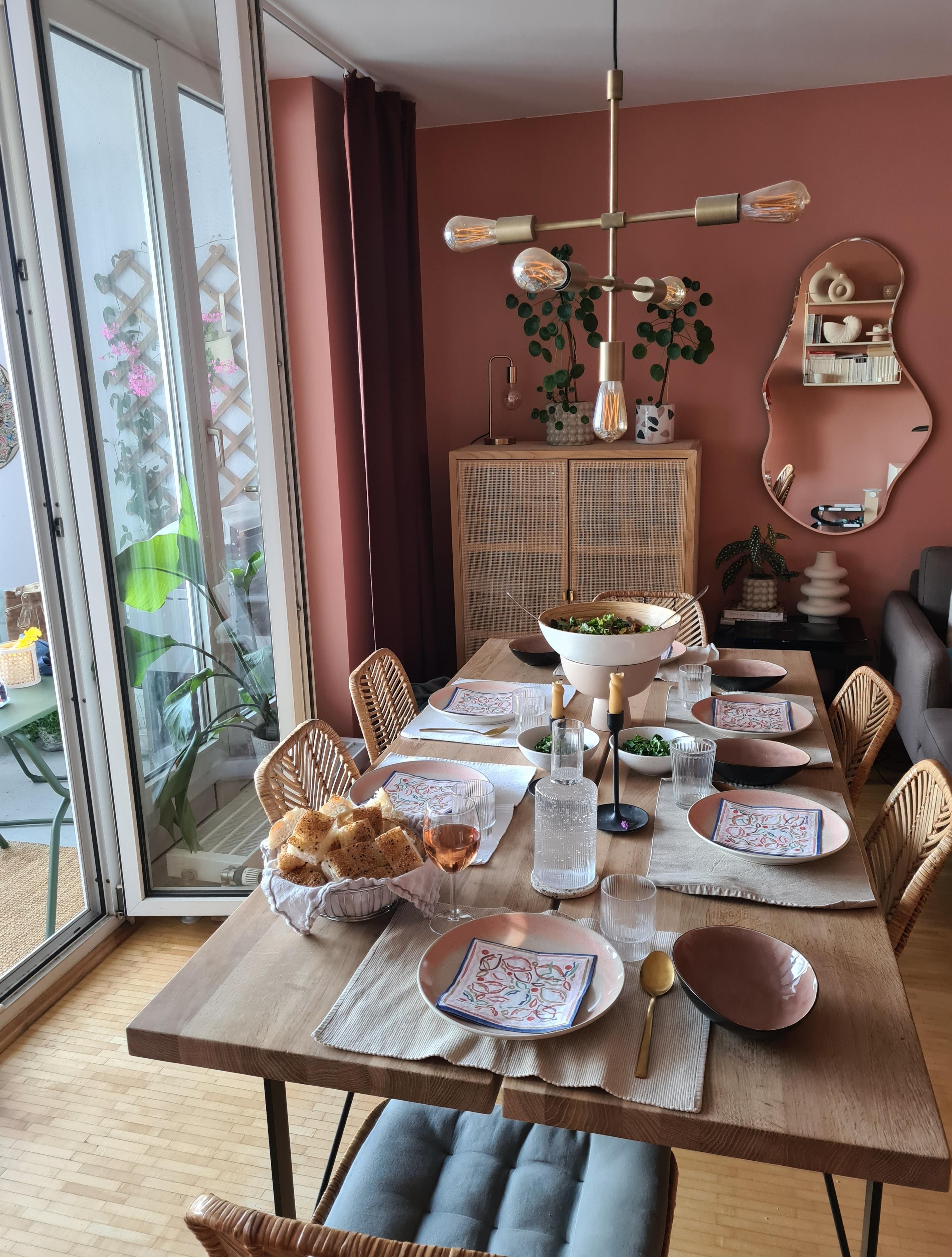 Dinner mit Freunden bei offenem Fenster in unserem Ess- und #wohnzimmer | #livingchallenge