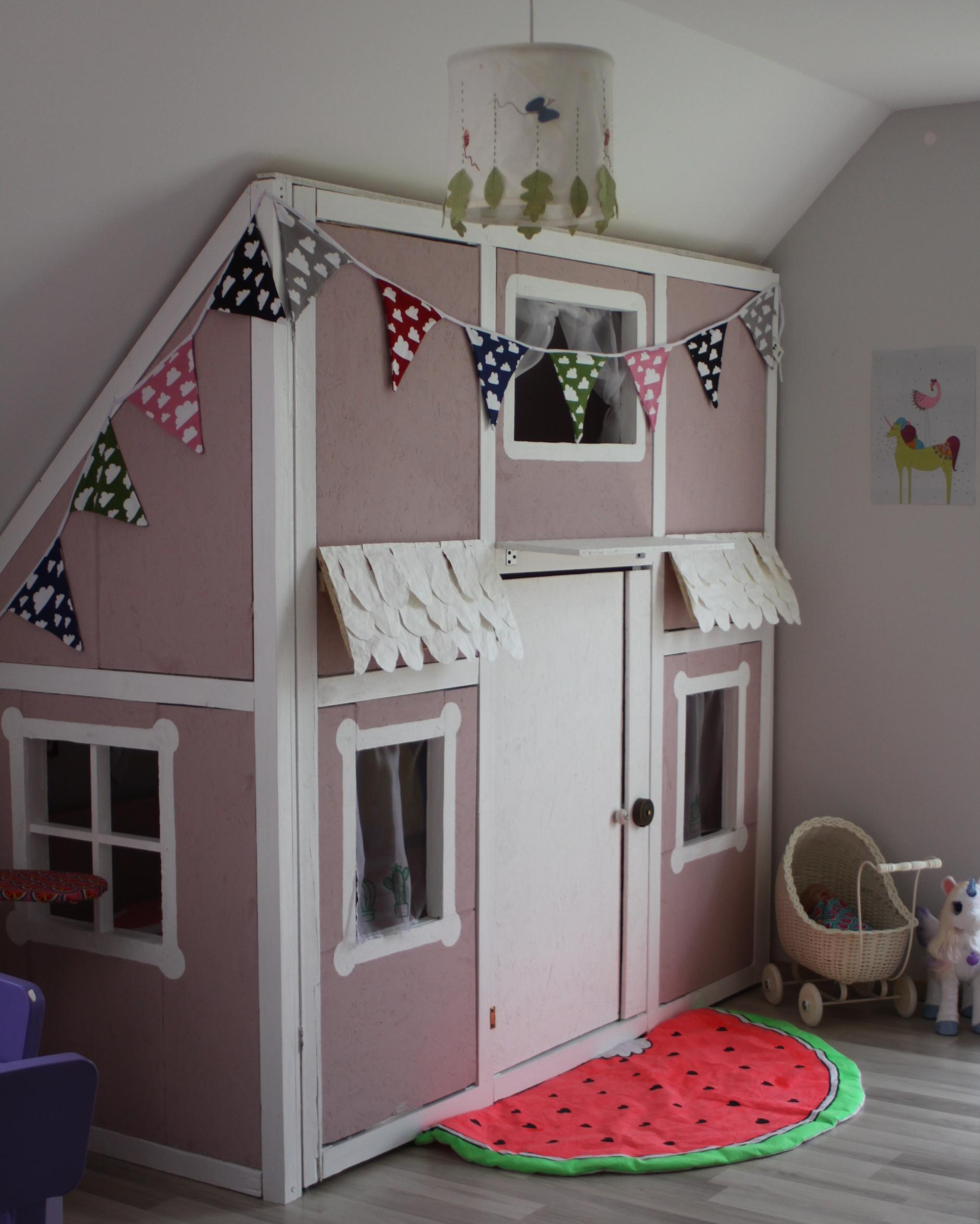 DIY - Hausbett & Spielzimmer in einem #diy #spielzimmer ©Metterschling und Maulwurfn