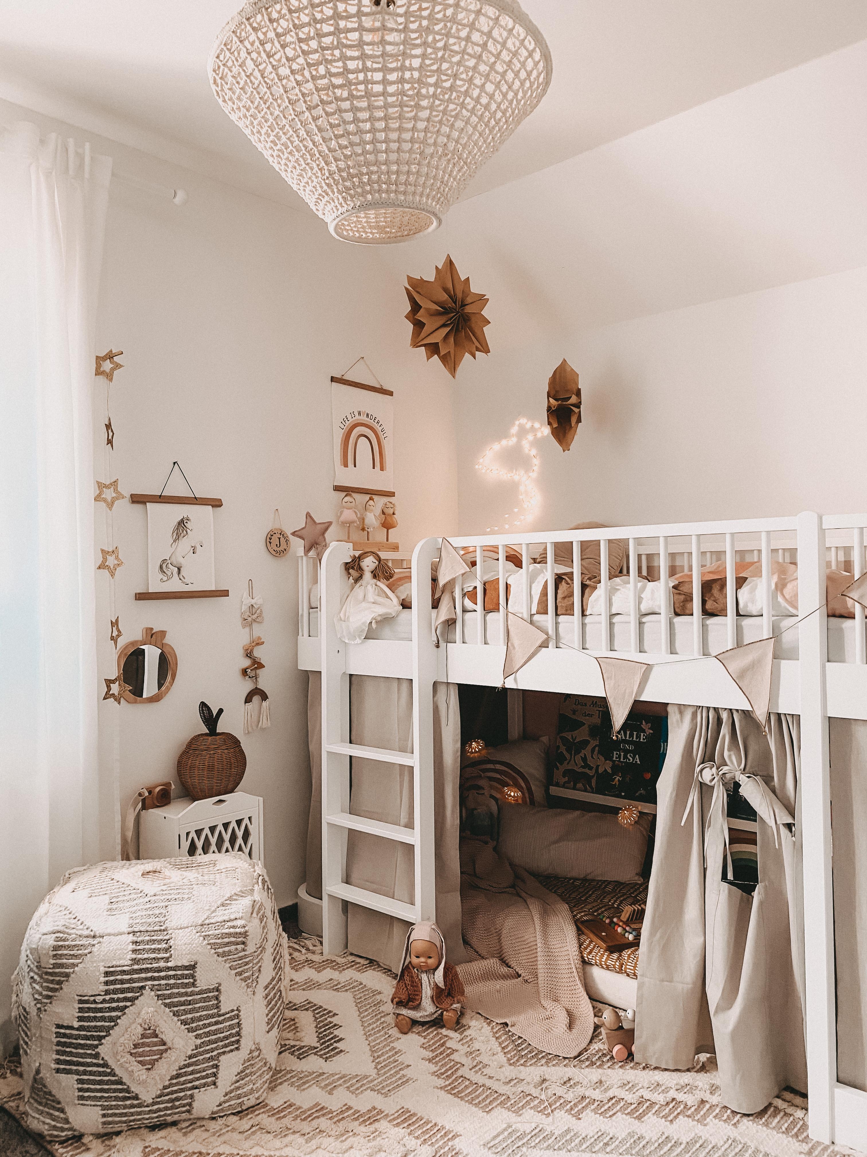 DIY - Sterne im Kinderzimmer ⭐️

#christmasdecor
#weihnachtsdeko
#kidsroom
#kinderzimmer
#DIYSterne