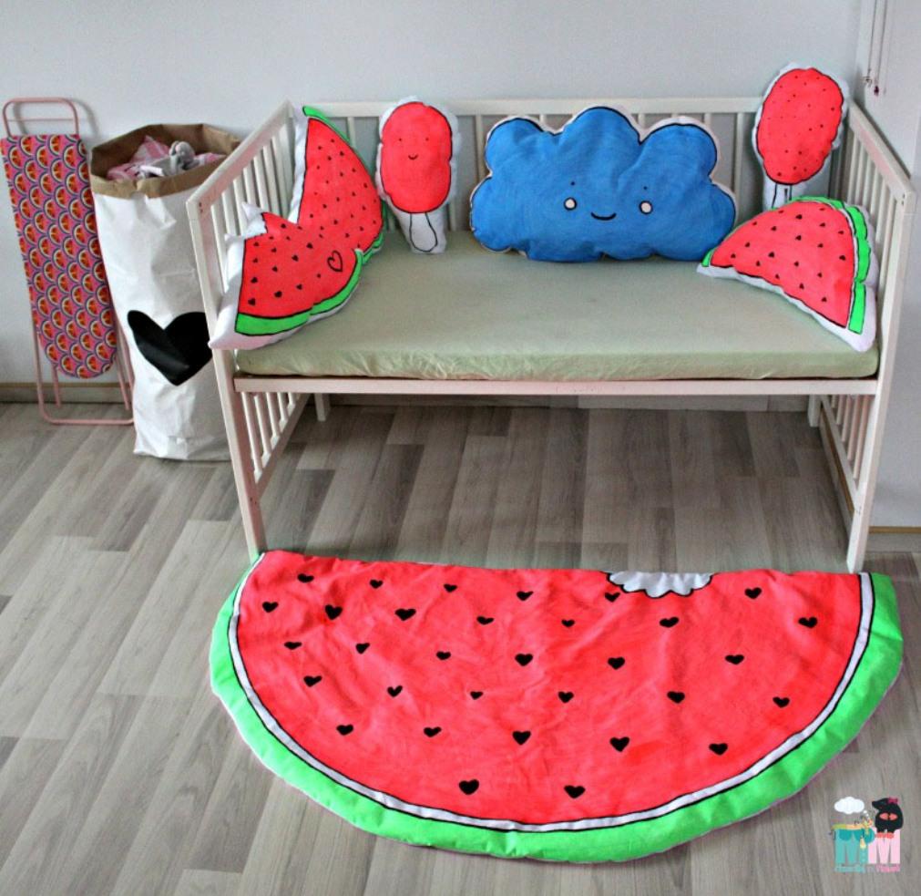 DIY – Melonen Teppich & Kissen – selbst mit Stoffmalfarbe bemalt und vernäht #teppich #diy #kissen ©Metterschling und Maulwurfn