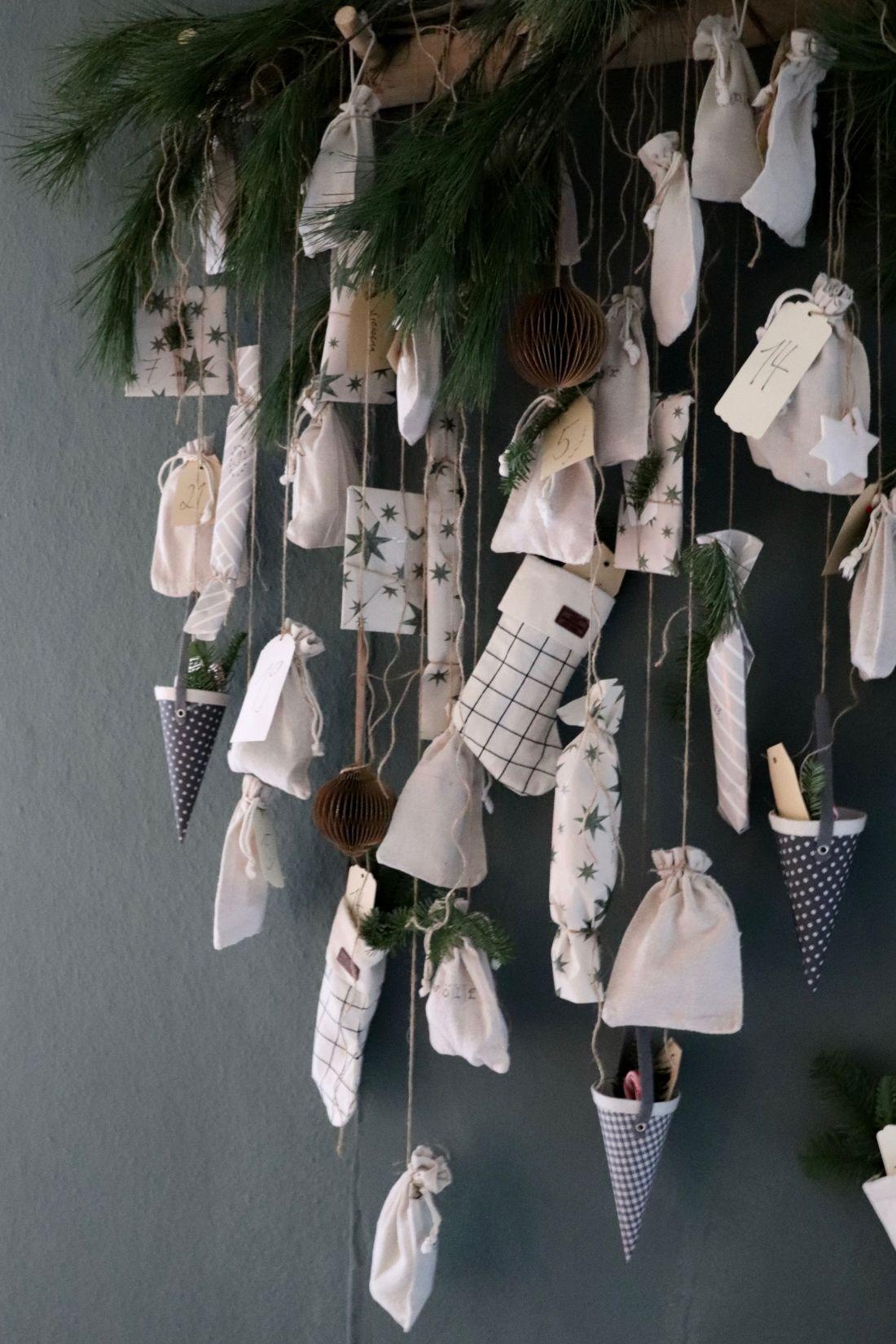DIY Adventskalender mit Jutesäckchen, Päckchen und Stiefeln. .#brittabloggt #weihnachten#diy#adventskalender#scandinavia