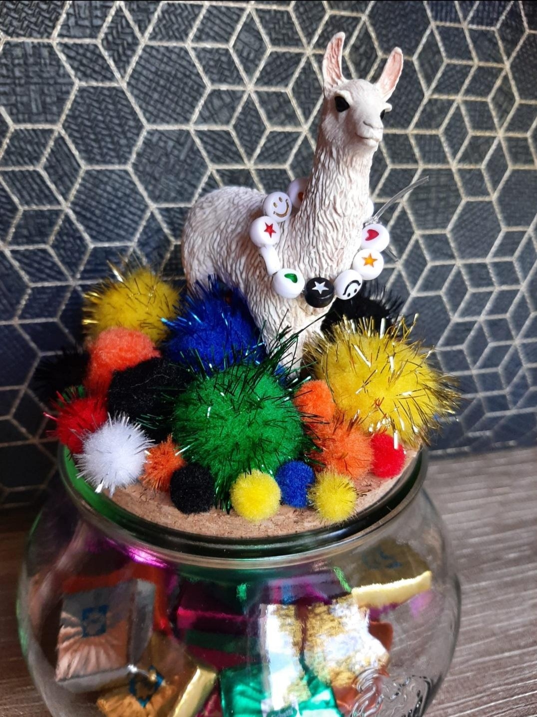 #diy #couchstyle #couchliebt

Ein kunterbuntes, süßes Geburtstagsgeschenk..