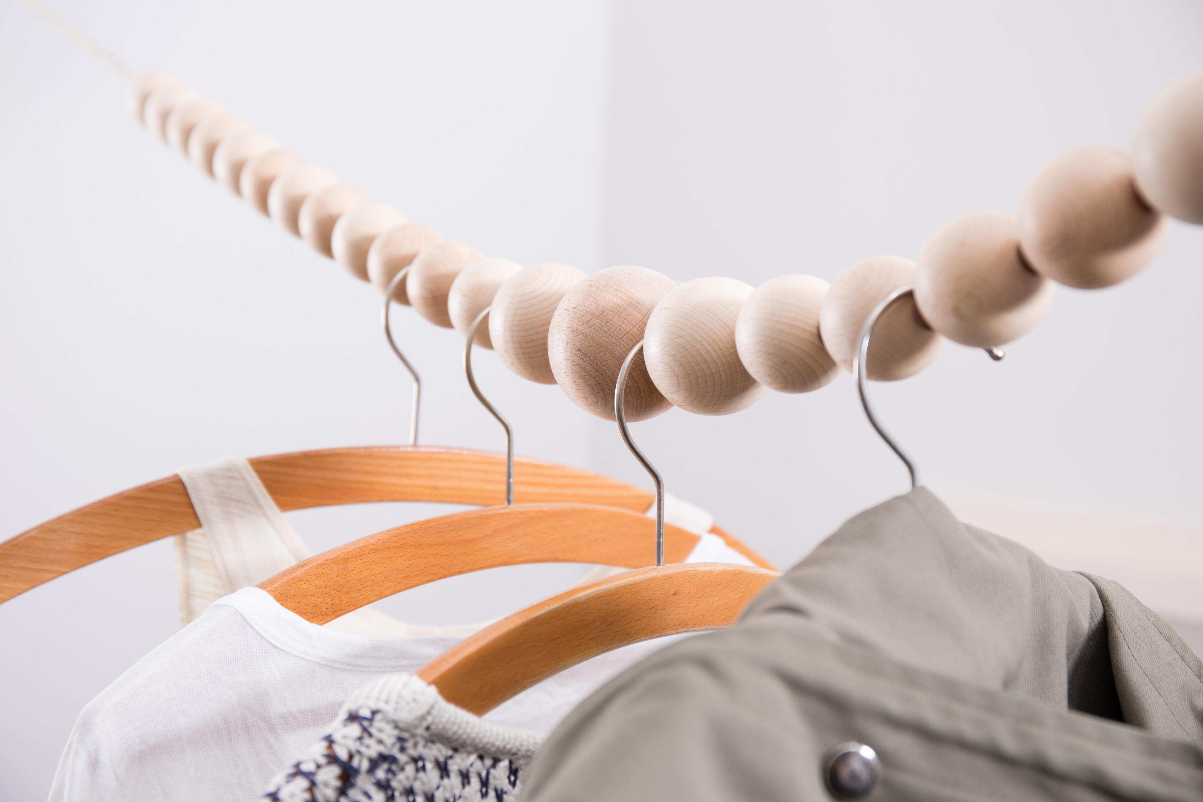 DIY-Garderobe – 2 #bastelidee #diy #garderobe #holzaccessoire ©DaWanda