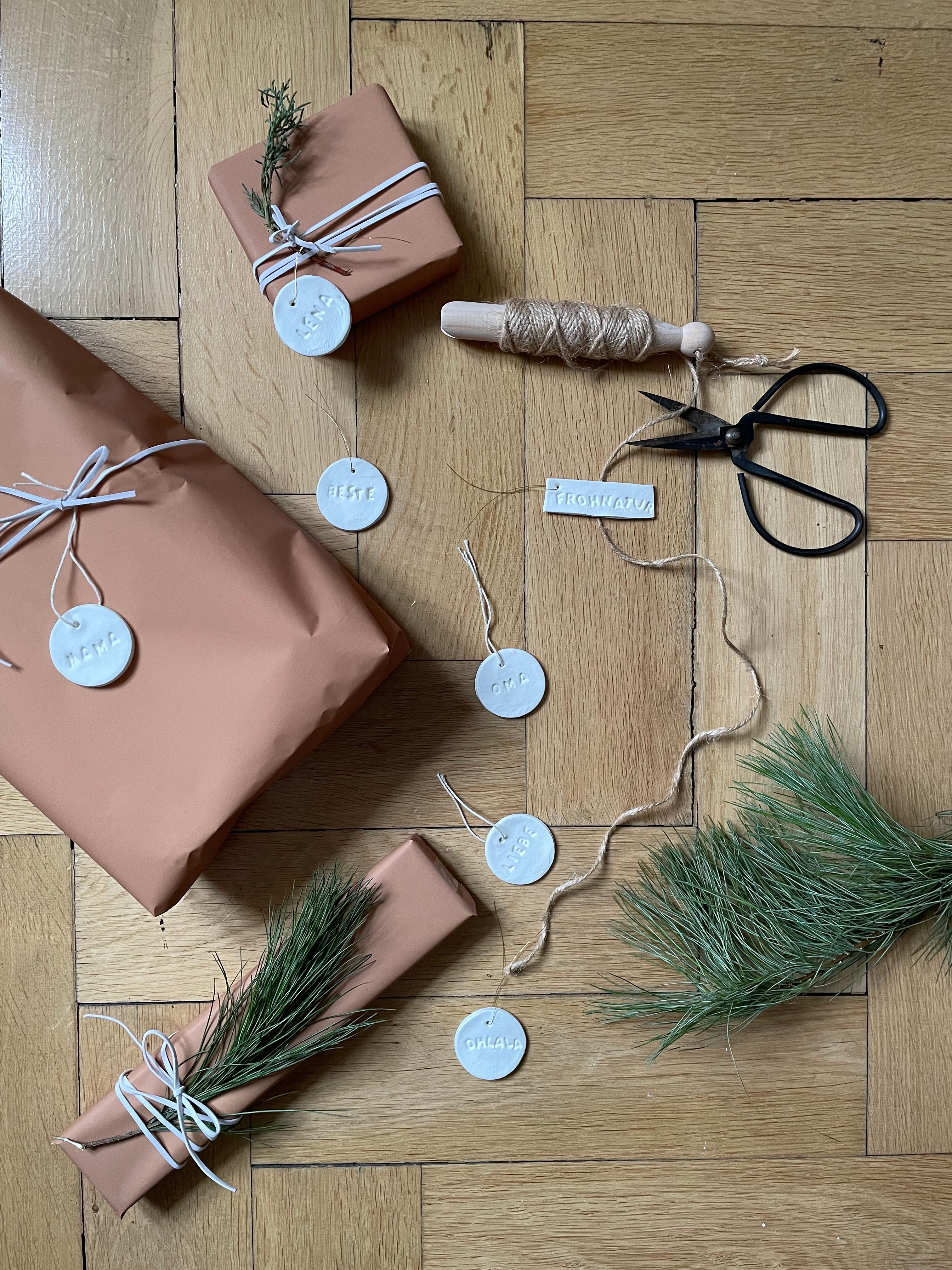 #diy #geschenkanhänger #kreativ #geschenkverpackung #minimalism #weihnachtsgeschenke 