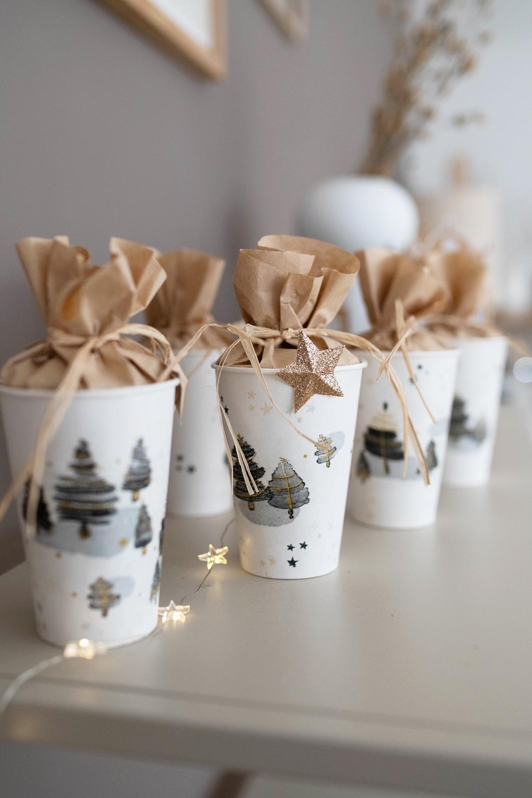 DIY Geschenkverpackung aus einfachen Pappbechern und Kaffeefiltern
#diy #weihnachtsdeko #geschenkidee #selbstgemacht #upcycling