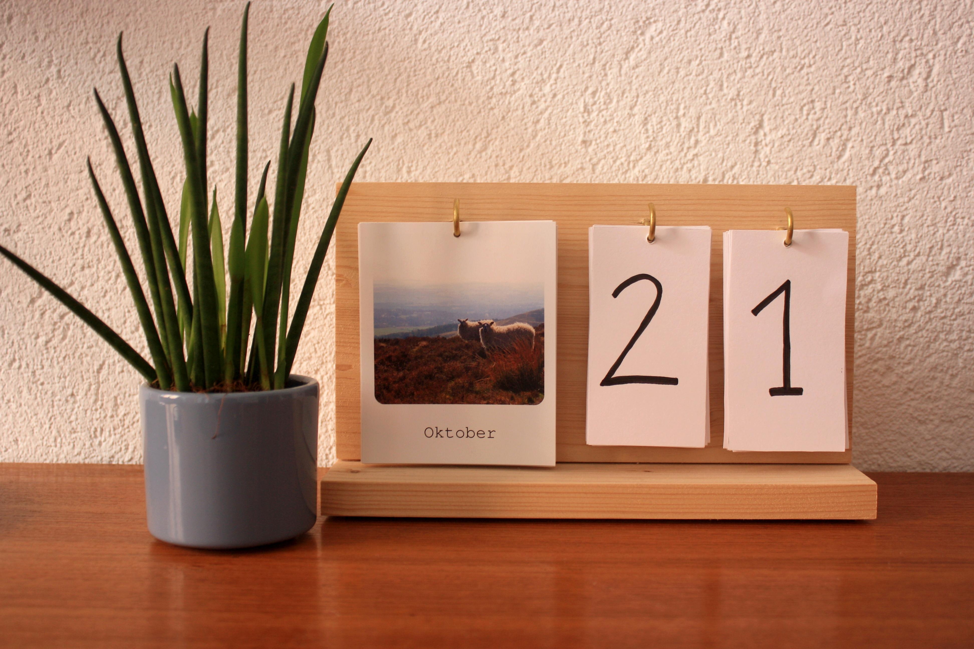 DIY Kalender, Platz für die schönsten Urlaubserinnerungen #diy #woodandpaper