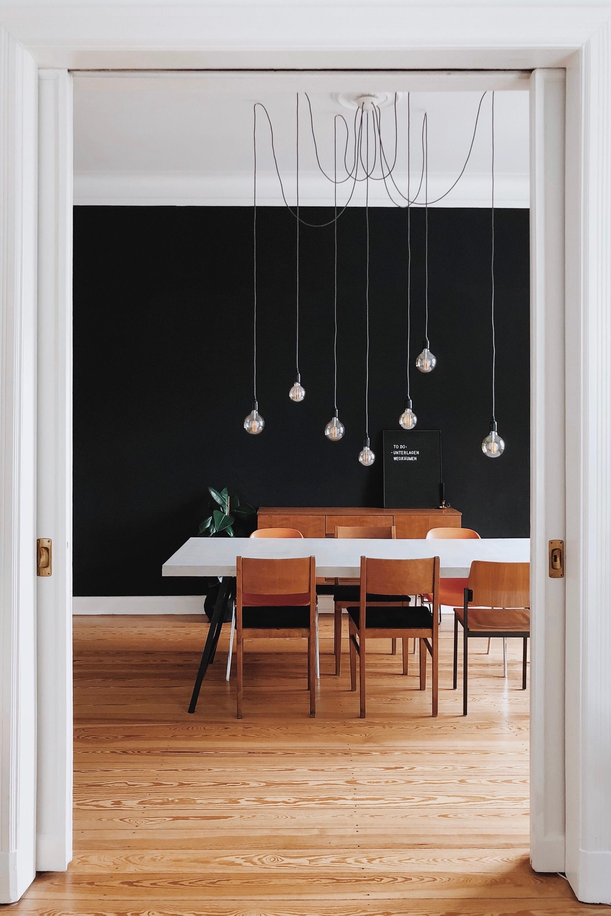 DIY-Lampe & DIY-Betontisch. #diy #diningroom #altbau #interior #wandfarbe #couchstyle