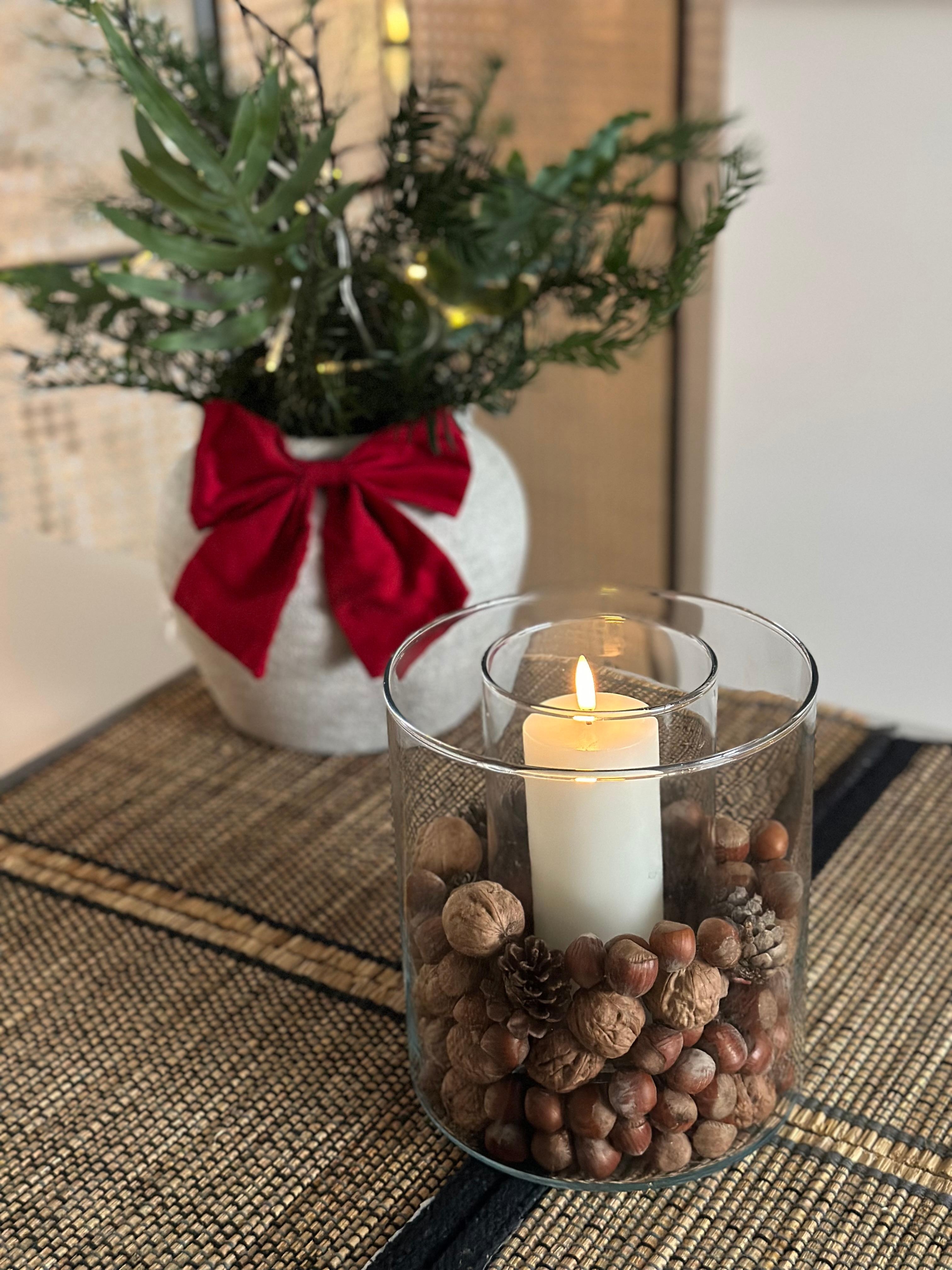 DIY Nuss Zapfen Kerzen Deko❤️🌲 #diy #kerzendeko #tischdeko #adventsdeko #weihnachtsdeko #nüsse #inspiration