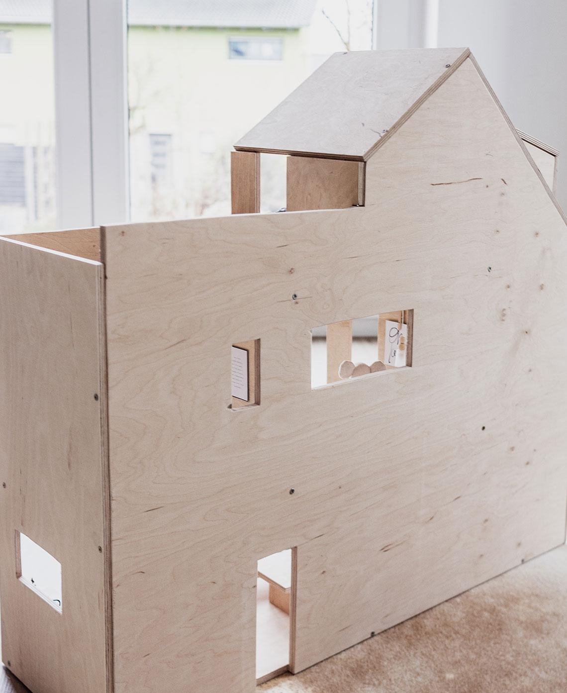 DIY: Puppenhaus 1:12 für die Maileg Mäuse bauen – mit Anleitung und Bauplan #puppenhaus #diy #scandi #freebie #kidsroom
