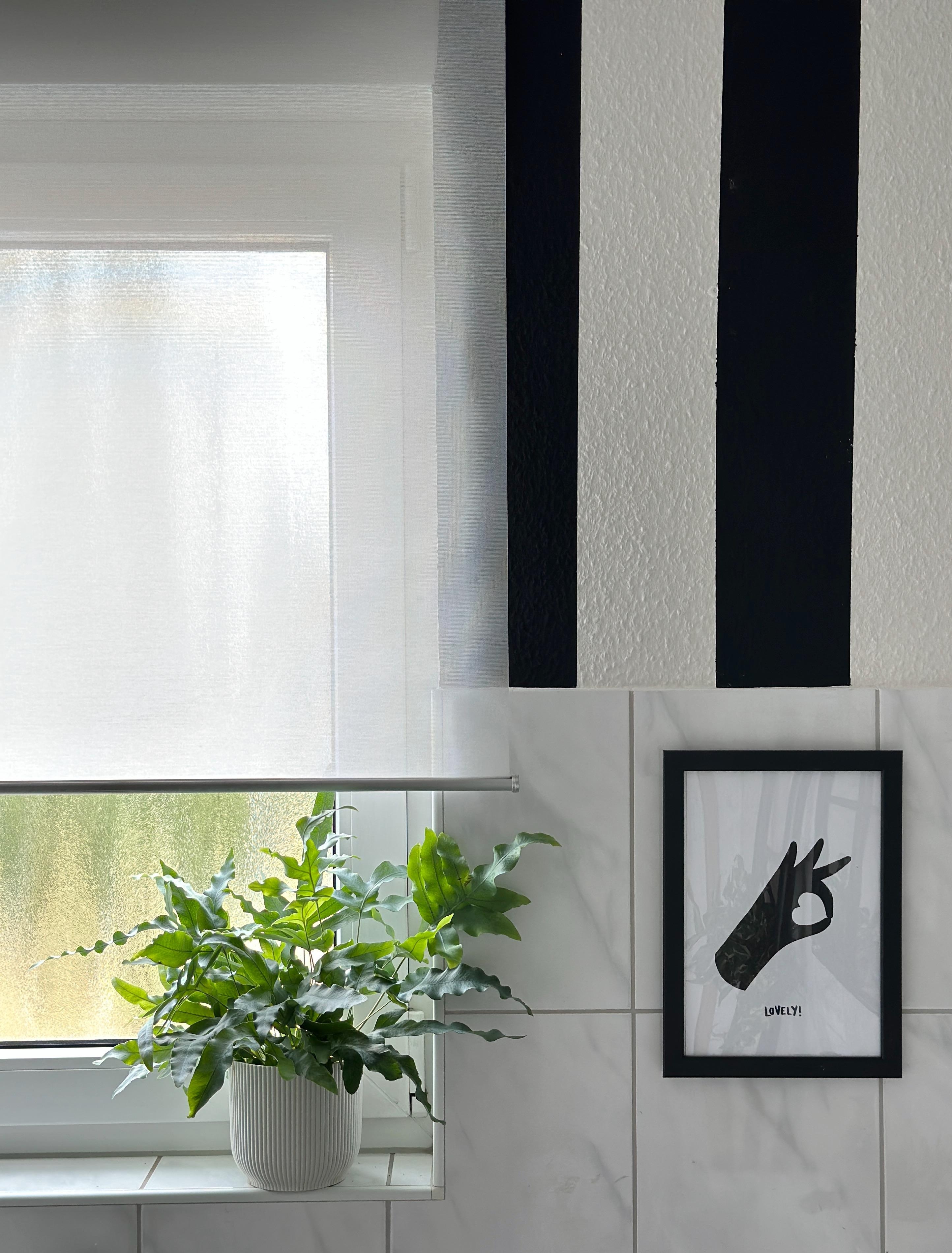 DIY Wandeko Streifen streichen in Schwarz Weiß 🖤🤍 #SchwarzWeiss #Streifen #DIY #Wandgestaltung 