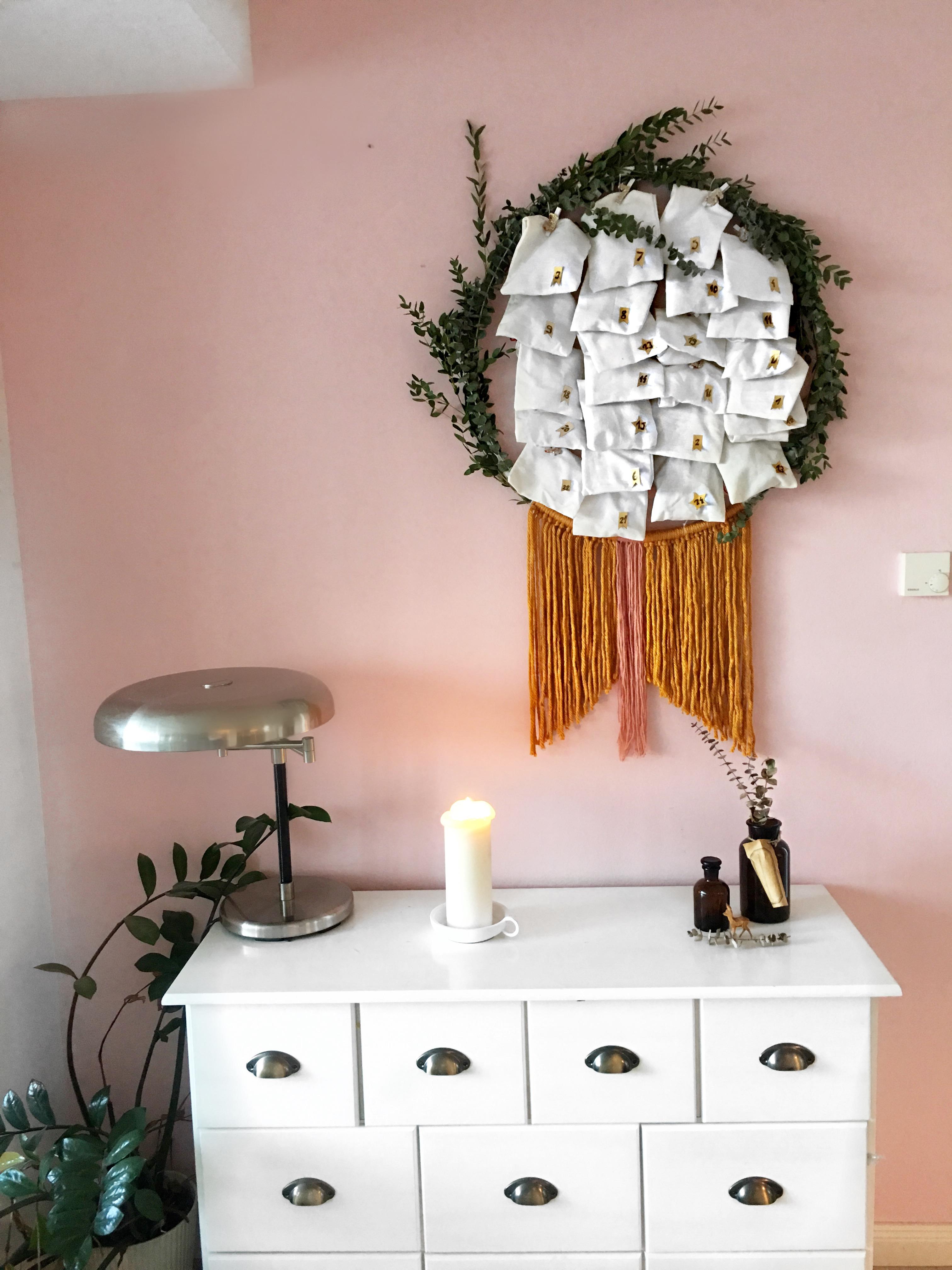 #diy #wreath #adventskranz #adventskalender #eukalyptus  #livingroom #wohnzimmer #basten