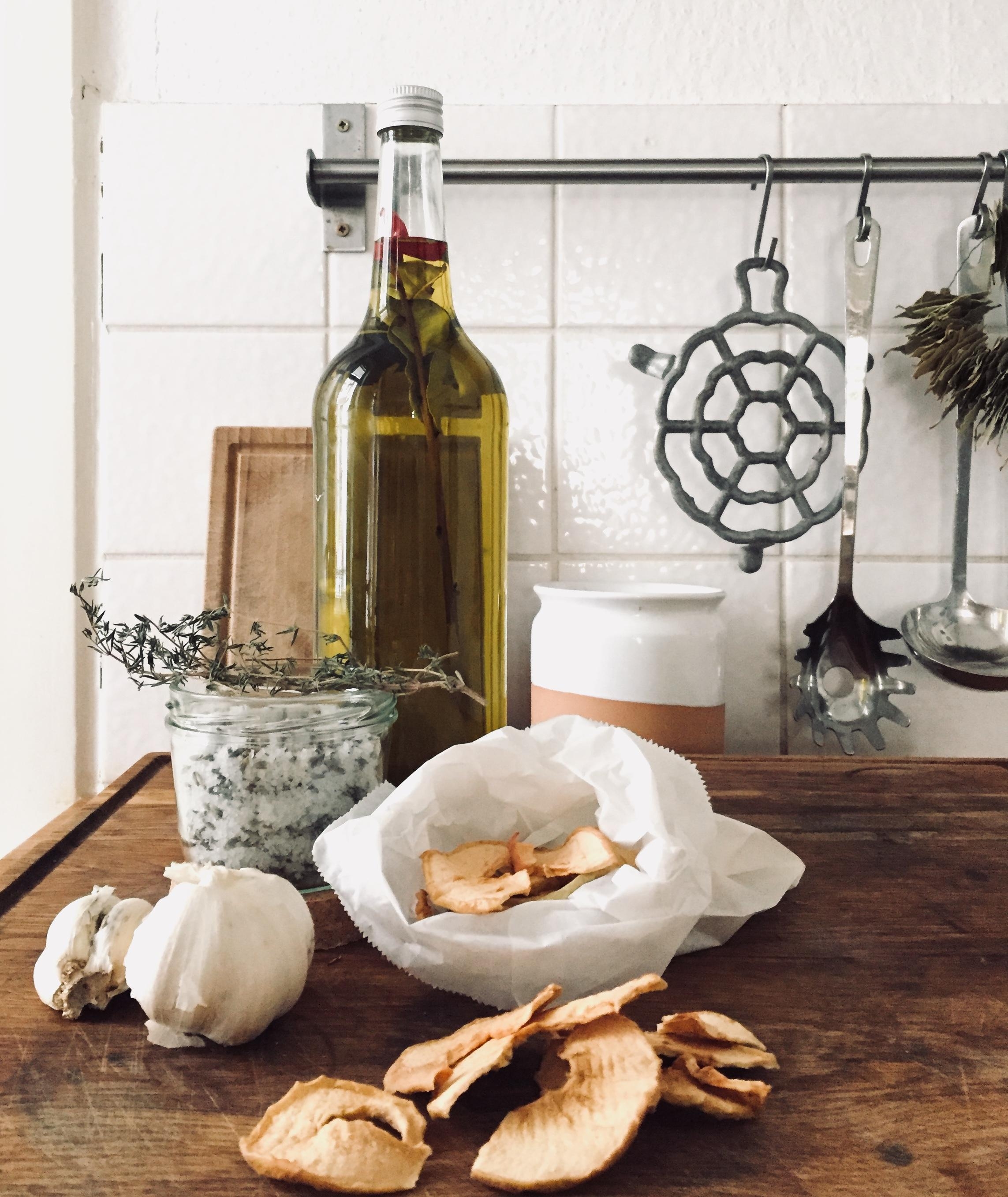 #diyweek #diygeschenkidee Gruß aus der Küche geht immer, oder? Olivenöl mit Gewürzen, Apfelchips(eigenerApfel), Meersalz