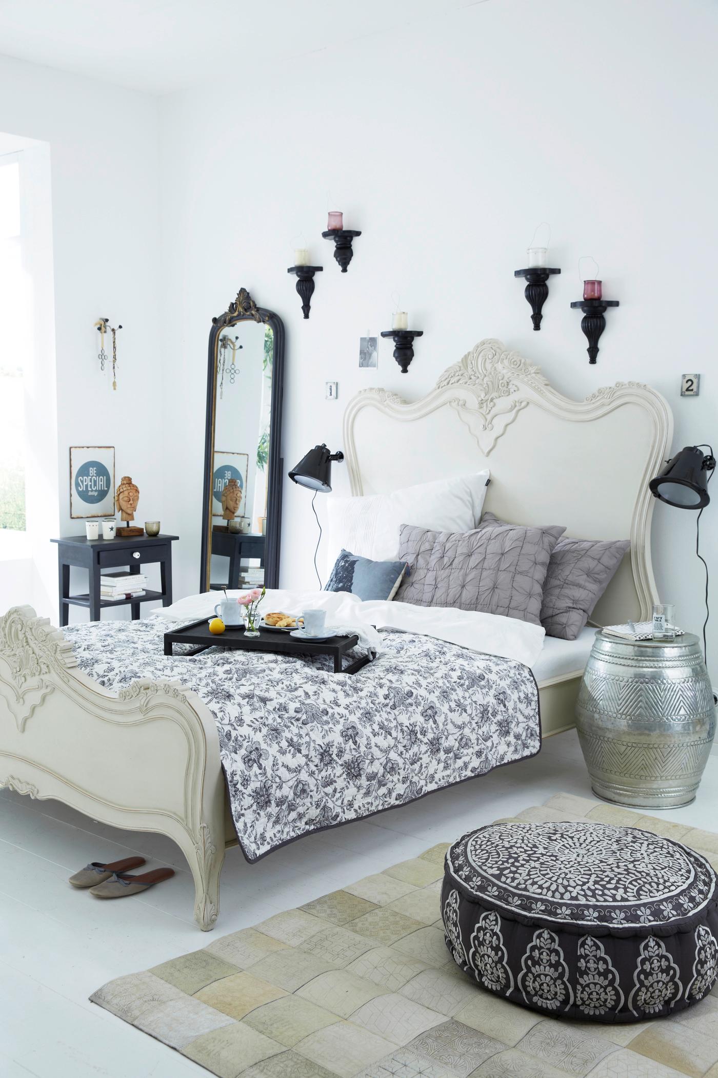 Doppelbett mit opulentem Betthaupt #bett #spiegel #standspiegel #schlafzimmereinrichtung ©car Selbstbaumöbel
