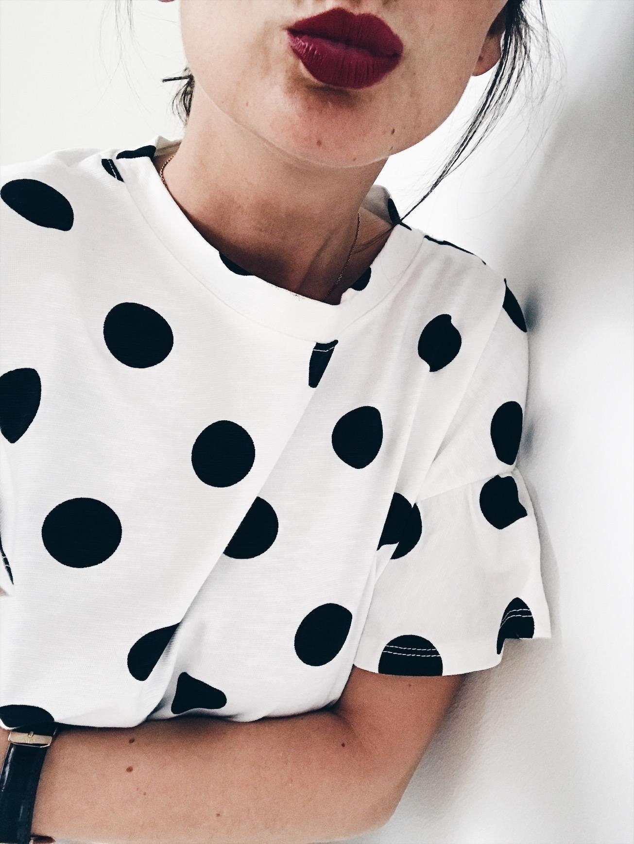 Dotsdotsdots
#Punktliebe #ootd #fashion #whiteshirt #dots #dresscode #outfit #Lippenstift #kleid #mac 