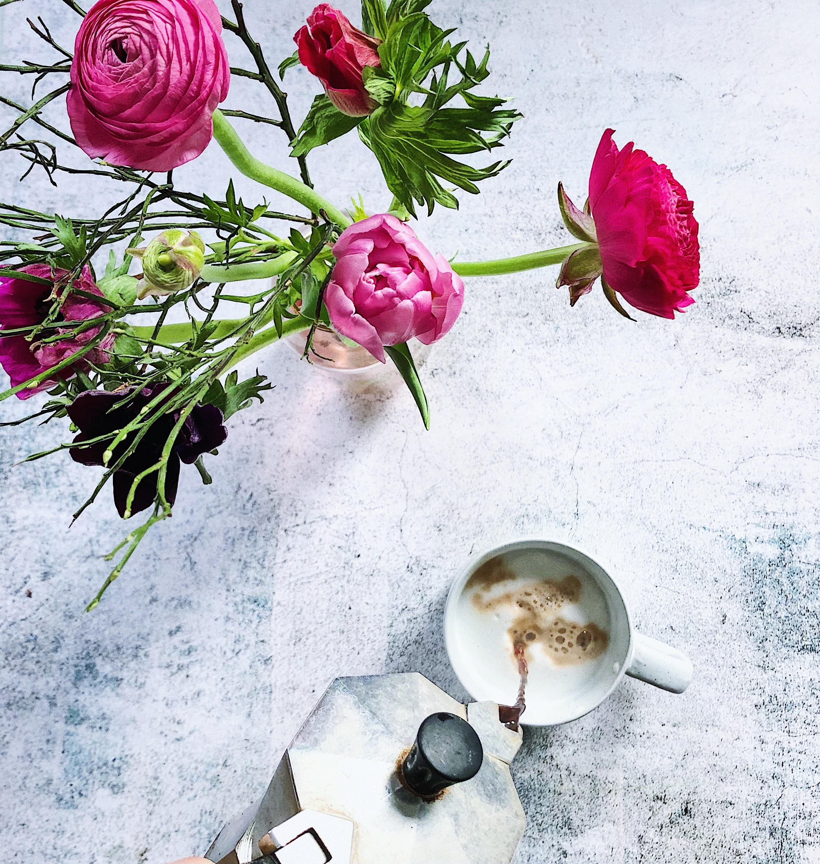 Draufsicht 💕
#Blumen #Tisch #Kaffee
