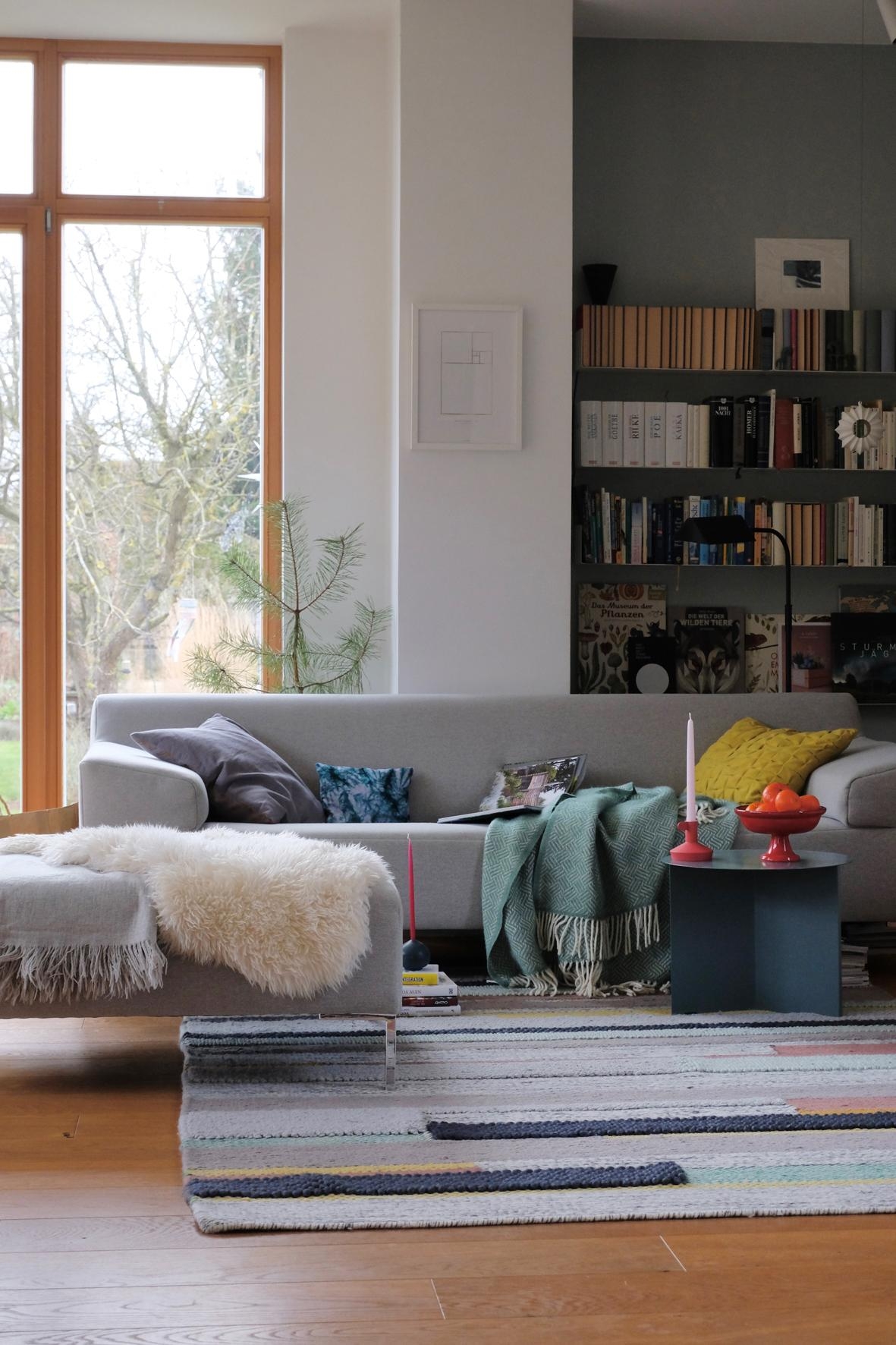 Draußen Grau - auf dem #Sofa ein paar #Farben #wohnzimmer #couch #rolfbenz #livingcoral #wintermood #cozyhome #hygge