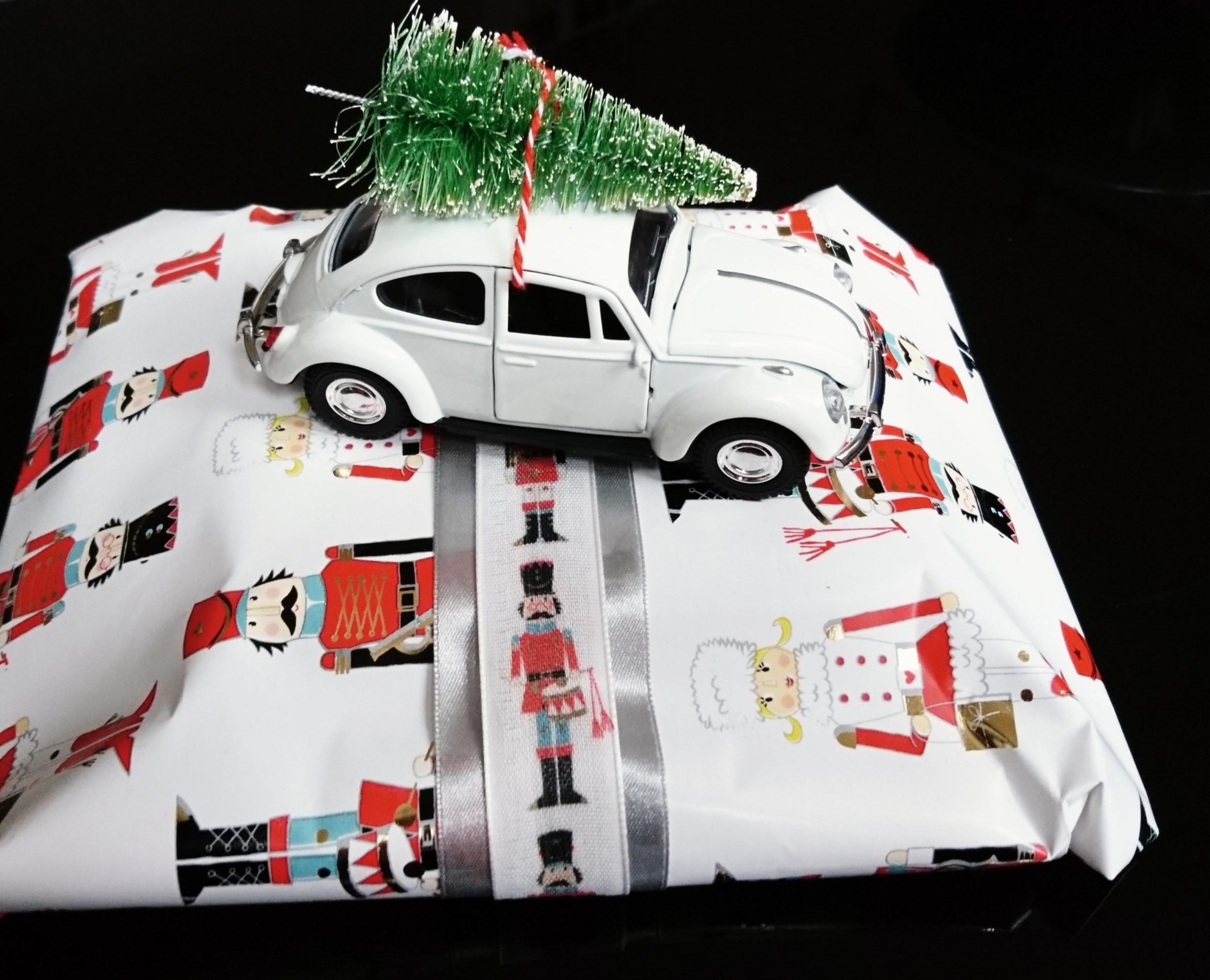 "Driving home for christmas..." 🎄🎁🎊✨
#home #living #deko #weihnachten #xmas #geschenk #christmas #auto