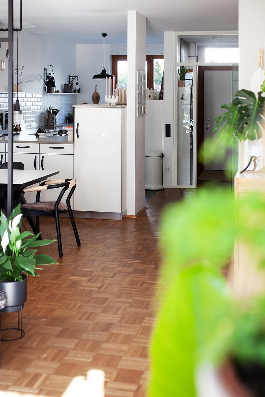 Durchblick bis zu Küche.

#Küche #Esszimmer #Wohnraum #Pflanzen