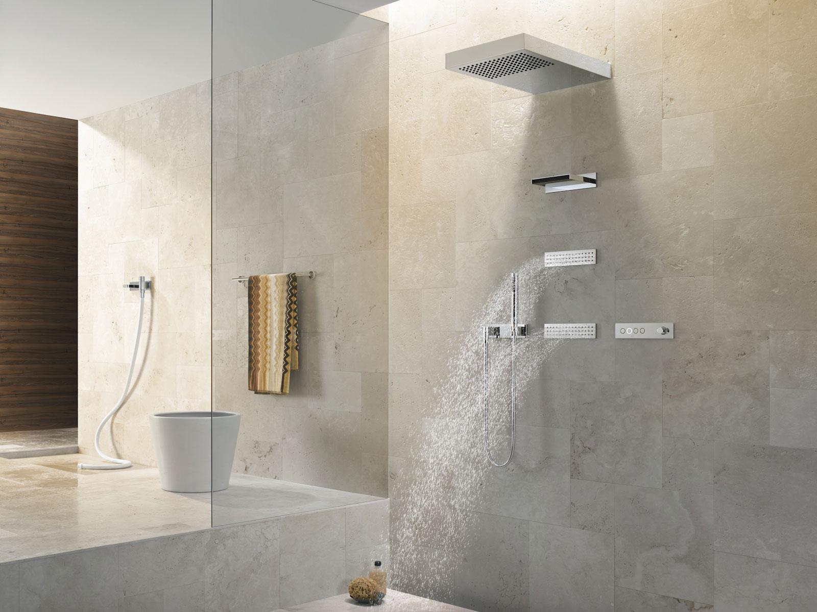Dusche "Vertical Shower" von Dornbracht #badezimmerspiegel #dusche #spiegel #badeinrichtung #grauefliesen #smarthome #wellness #modernedusche ©Dornbracht