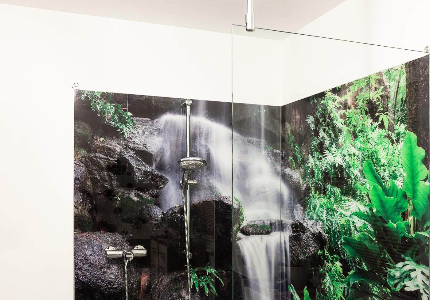 Duschrückwand mit Digitaldruck #badezimmer #duschrückwand ©Philipp Neumann Fotodesign