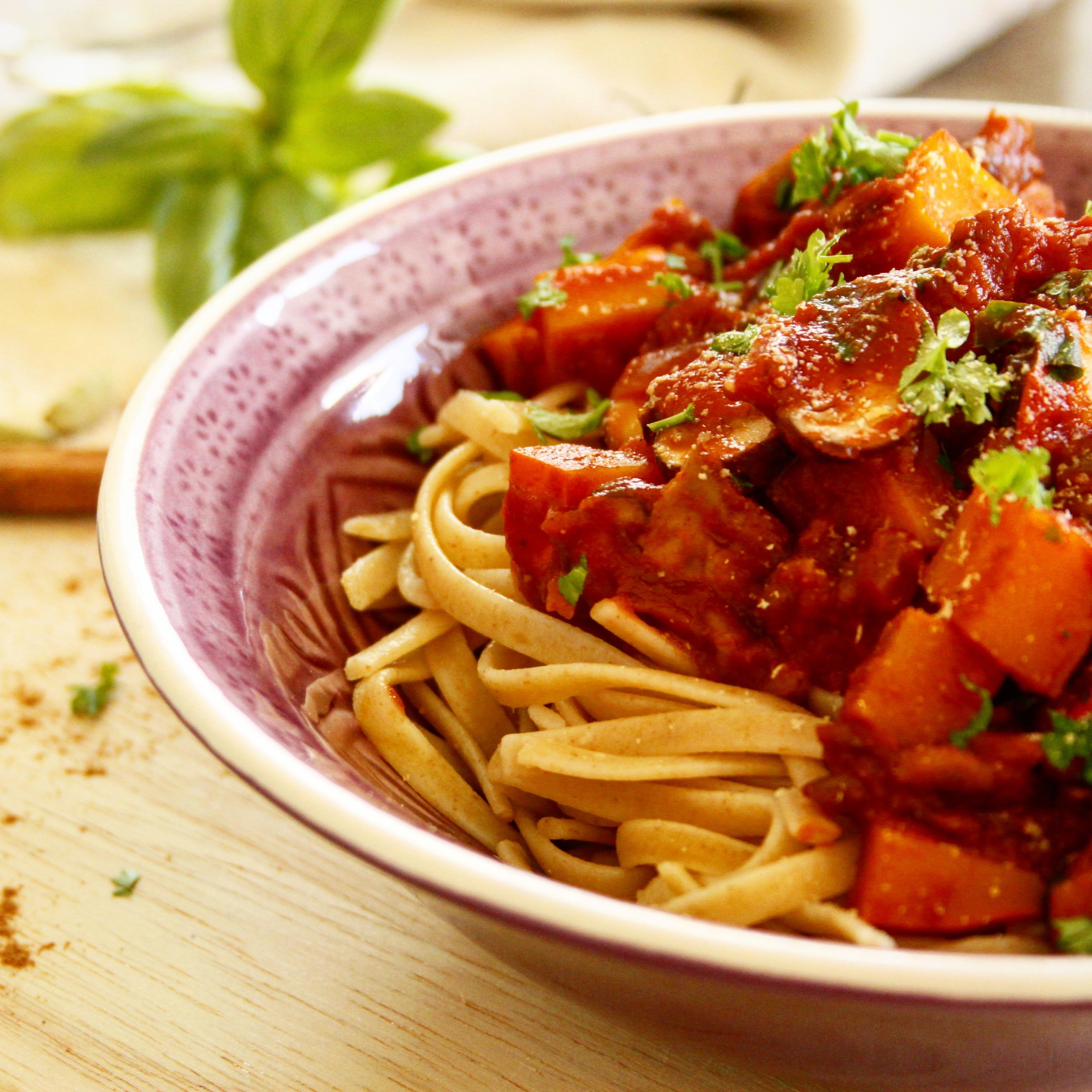 Eat Spaghetti to forgetti your regretti: Mein Lieblings-#Kürbisrezept ist diese Kürbis-Grünkern Bolognese!