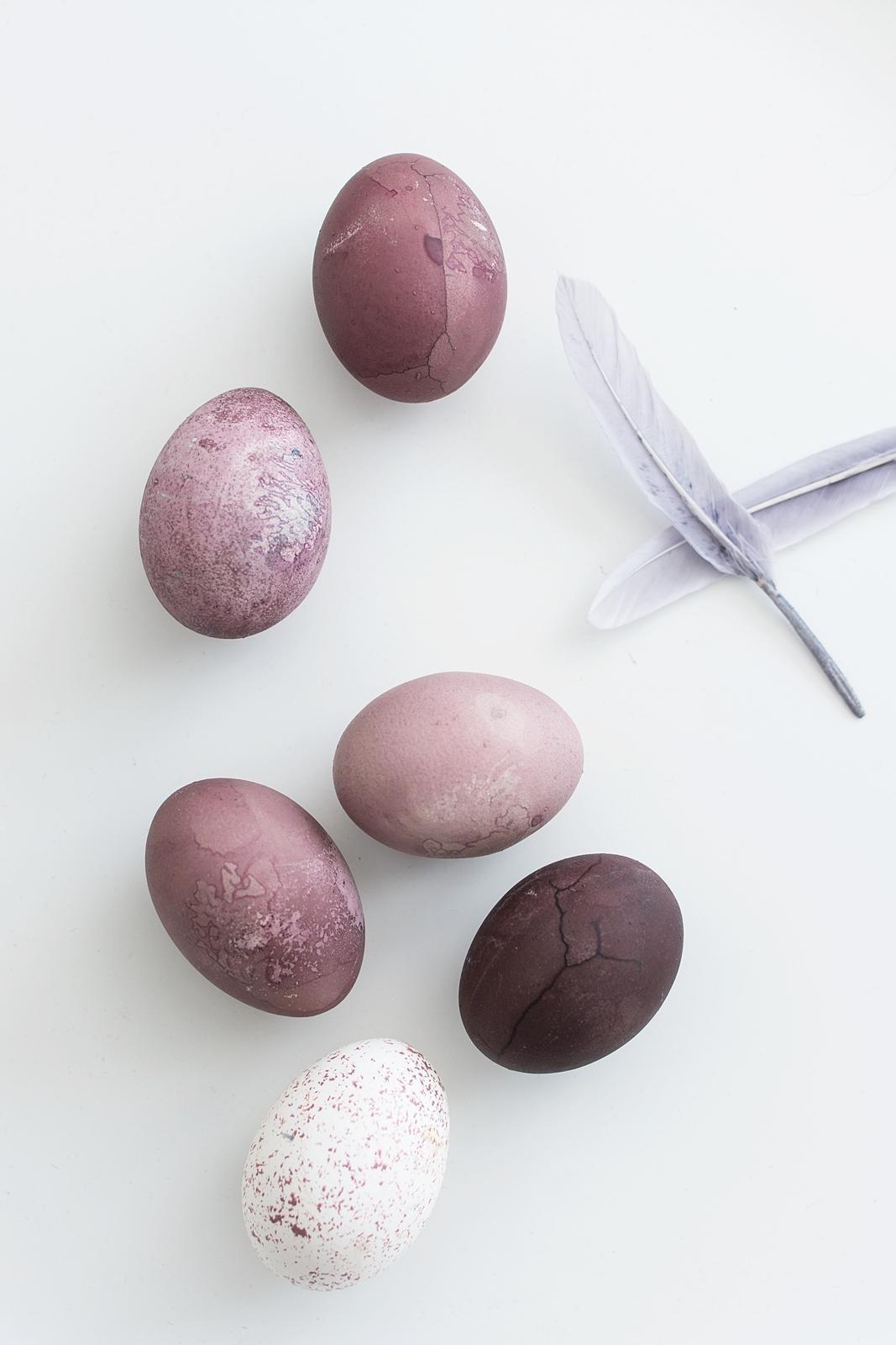 Eier färben ganz ohne Chemie.

#osterdiy #naturfarben #holundersaft