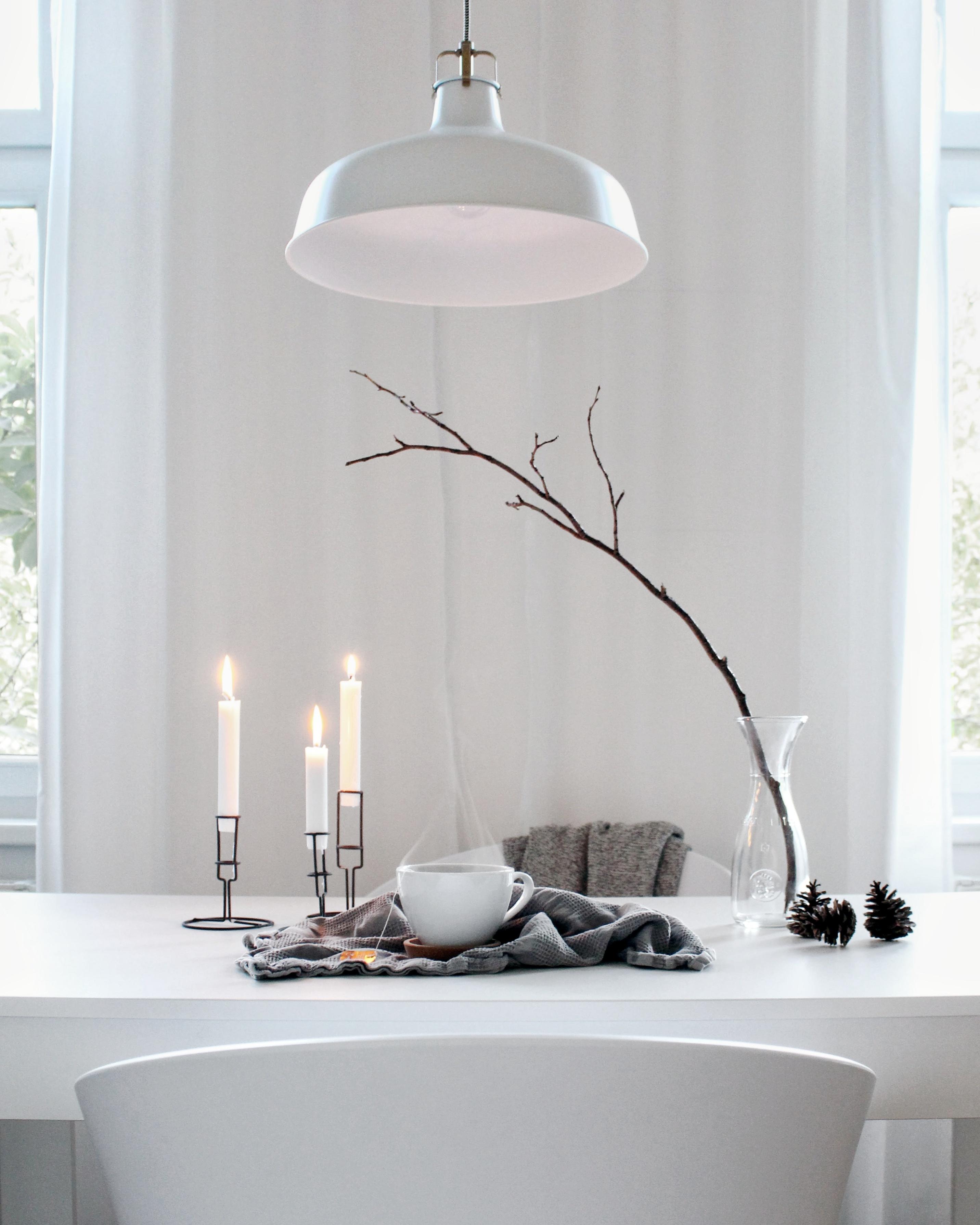 Ein Ast & eine Tasse Tee 🖤 #herbst #tee #interior #weiss #minimalism #skandinavisch #hygge