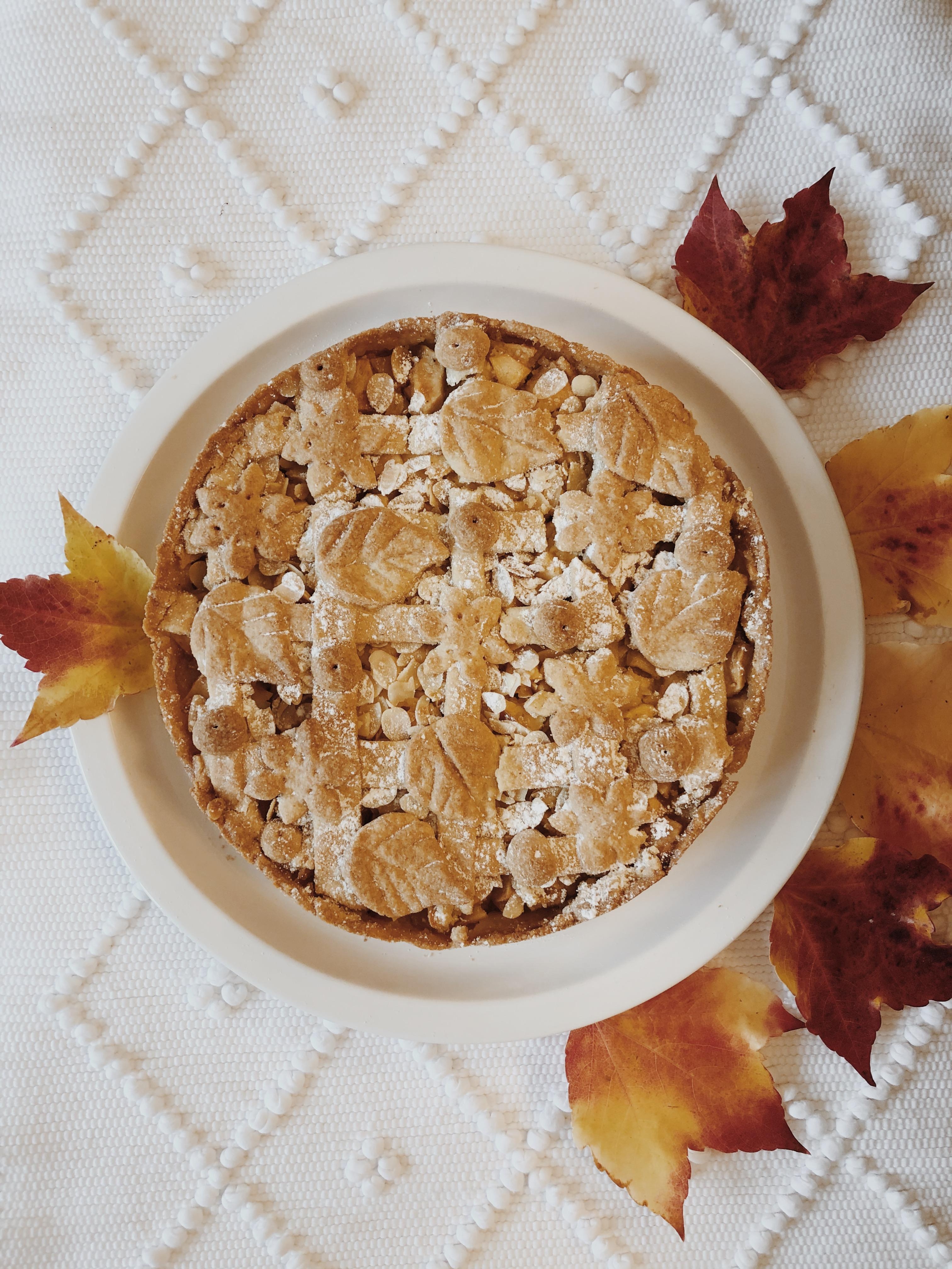Ein bisschen herbstlich winterlicher Apple Pie gefälligst? Wer erkennt das Muster? #applepie #backen #homestyle