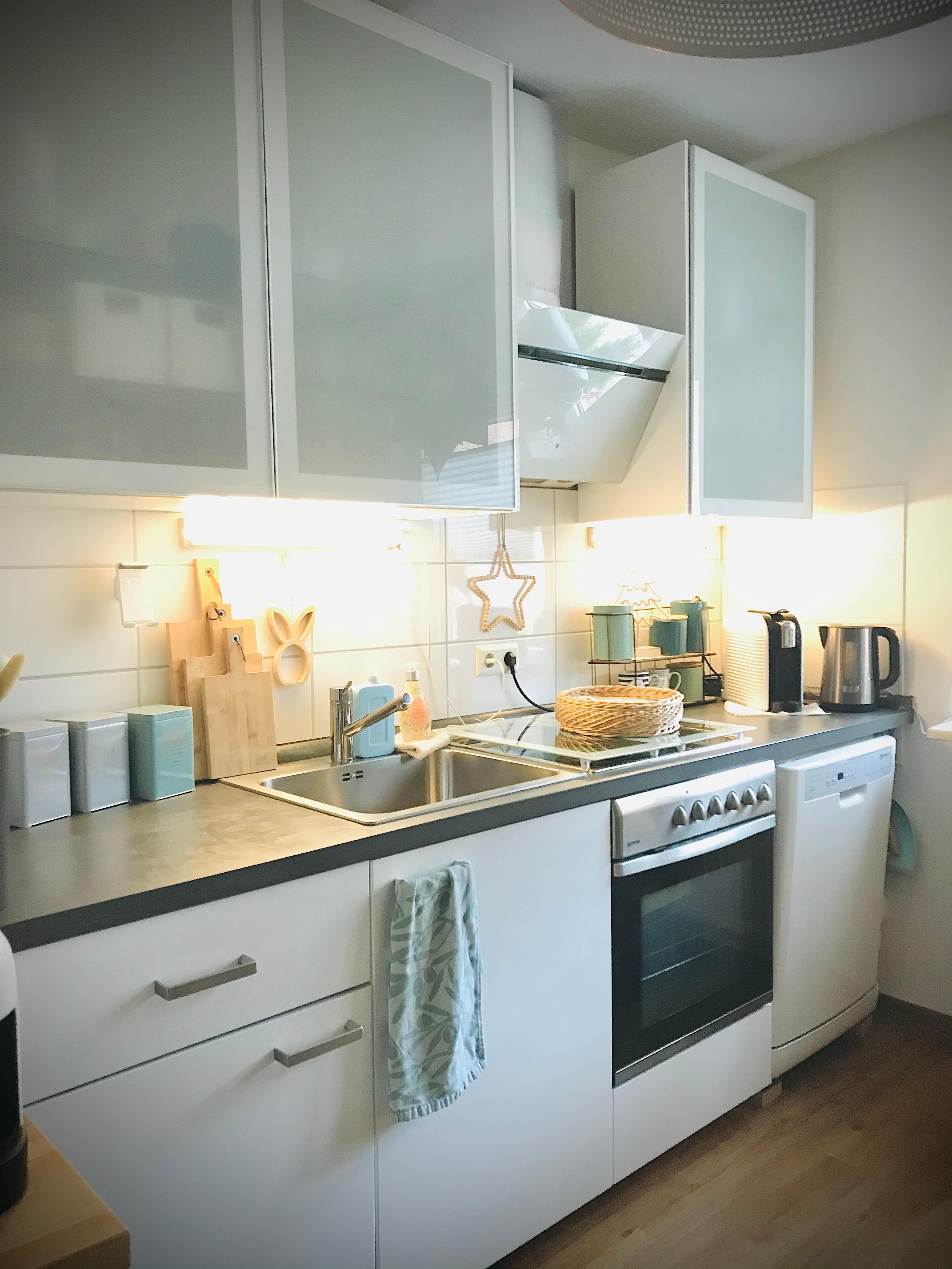 Ein Einblick in meine helle Küche 🍶
#Küchenblock #ikea #Küchendetail
