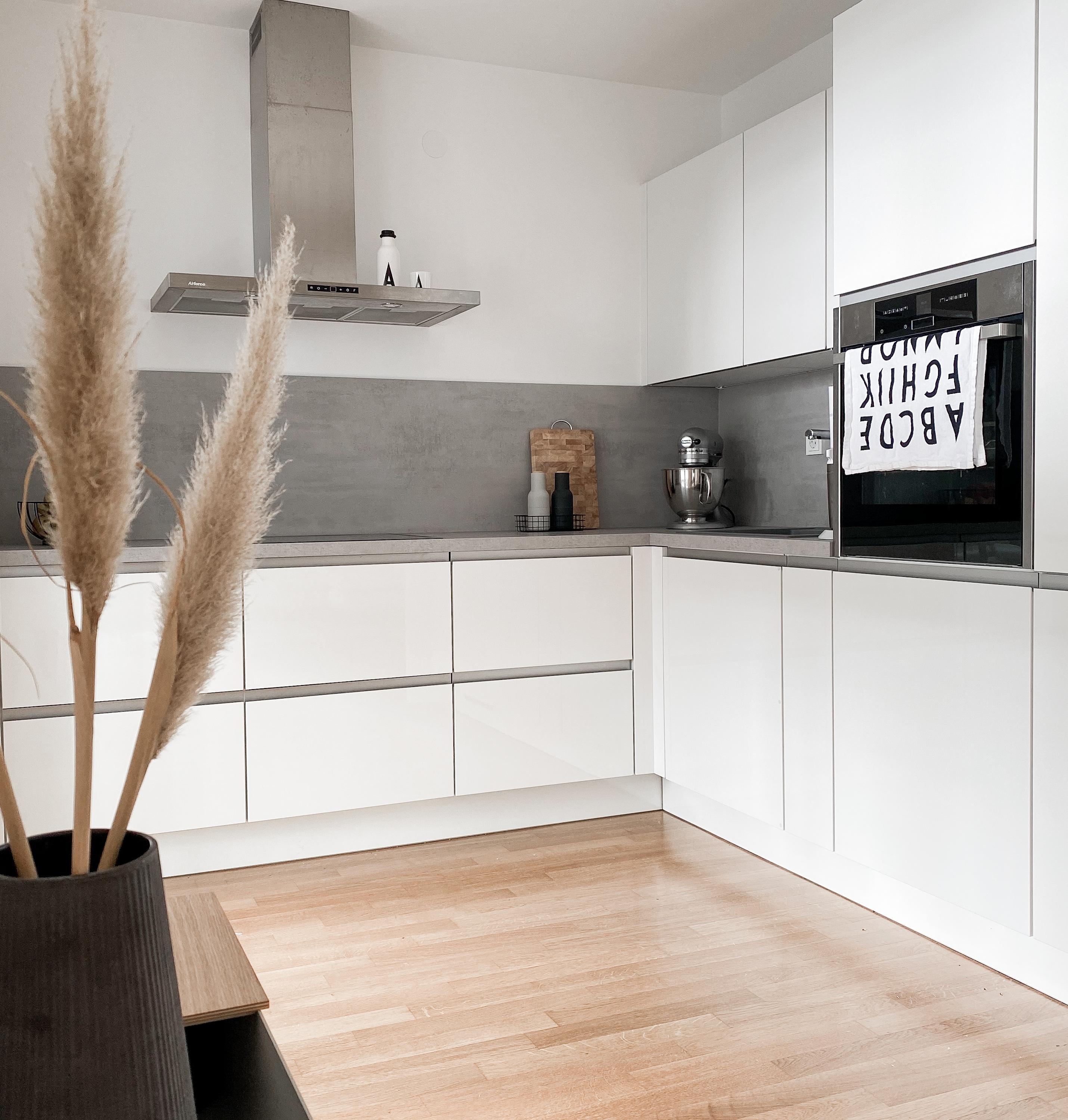 Ein Einblick in unsere offene Küche 
#kitchendetails #kücheninspiration #whitekitchen