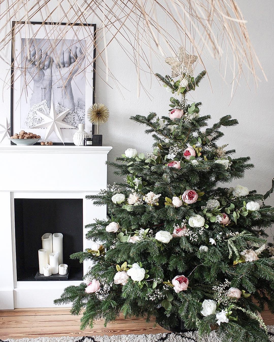 Ein ganz spezieller #Weihnachtsbaum steht bei uns im #Wohnzimmer.
#DIY #blumendeko #xmas #weihnachtsdeko #deko
