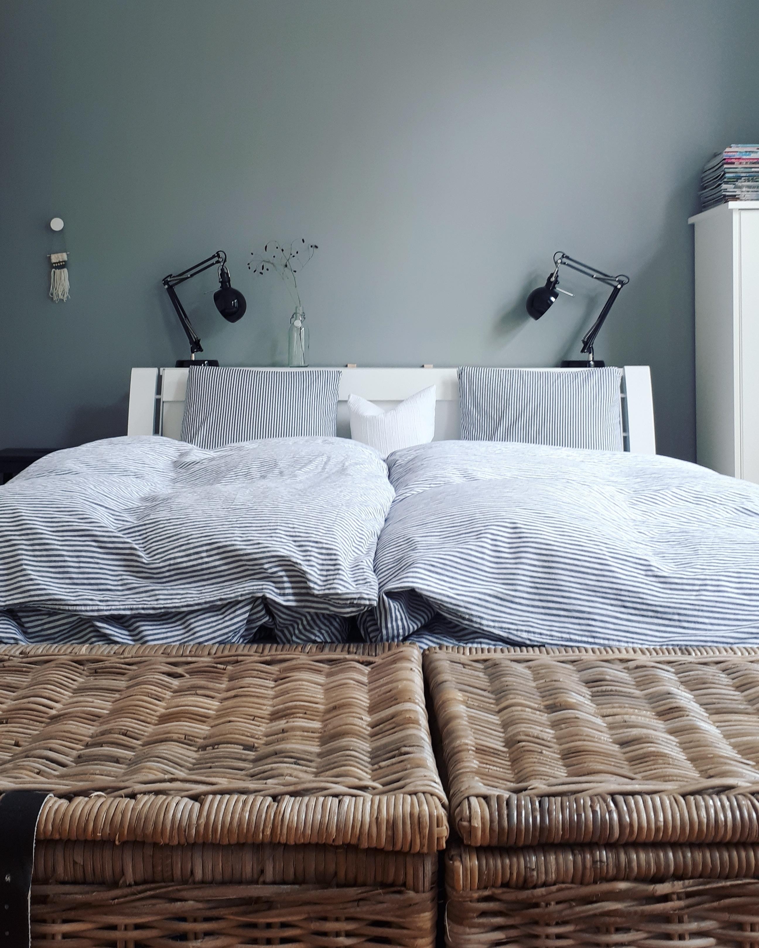 Ein graues Schlafzimmer an einem grauen Tag ☁️ #grau #schlafzimmer #altbau #altbauliebe #webteppich #diy