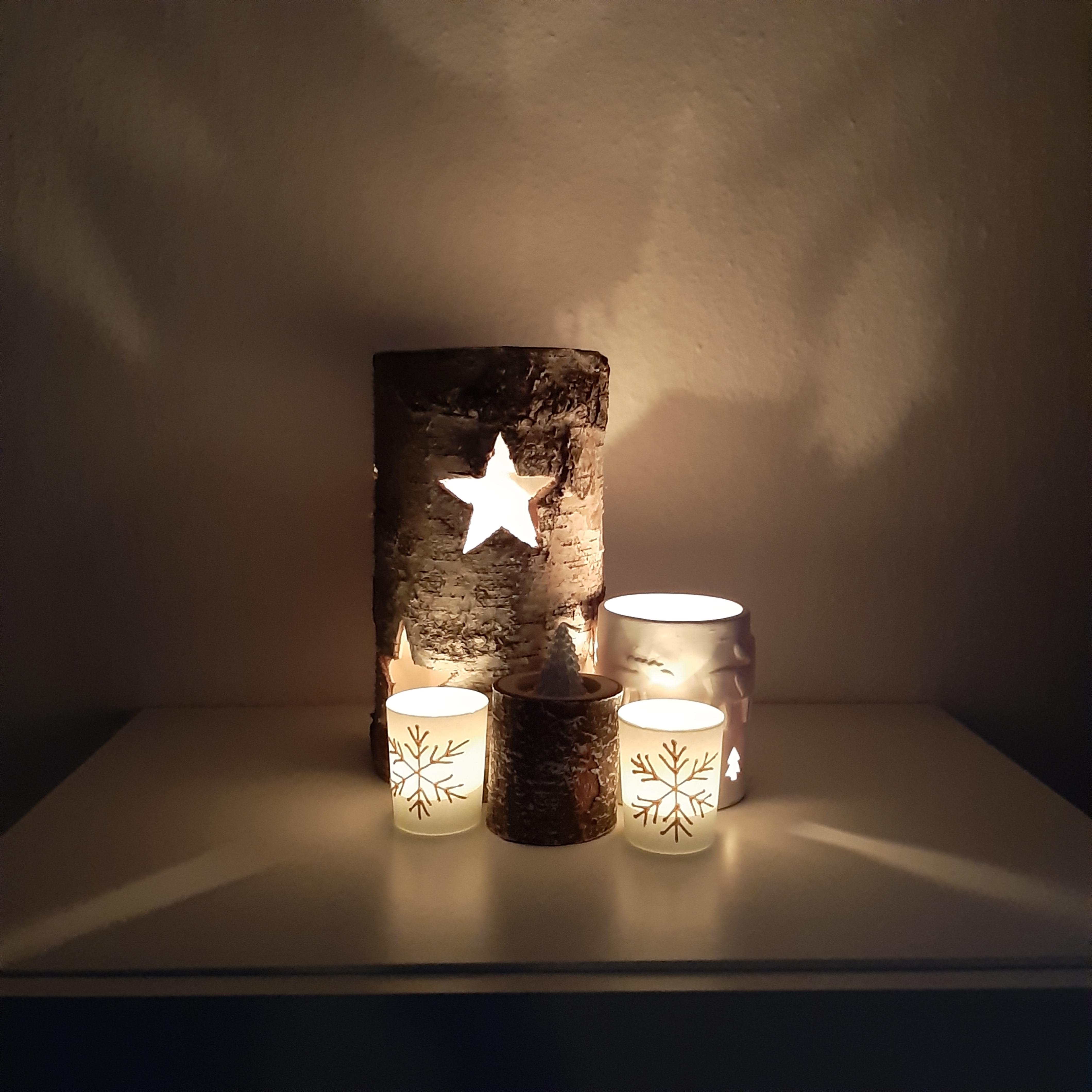 Ein Gutes hat die dunkle Jahreszeit ja: Kerzenschein ist so schön! #wohnzimmer #dekorieren #kerzen