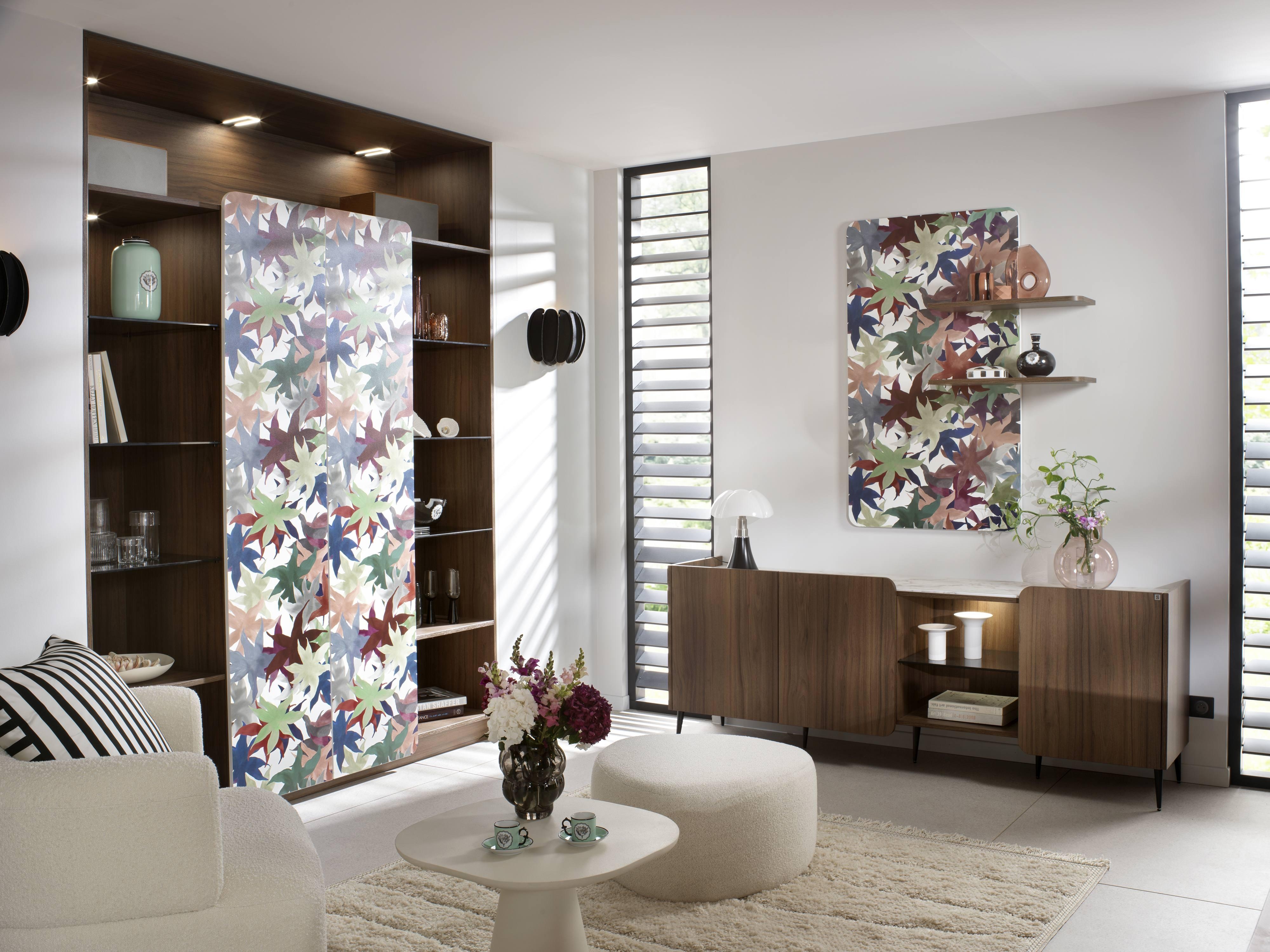Ein Hauch Couture für Zuhause: Mit dem Print-Dekor „Iris des Marais“ präsentieren Christian Lacroix Maison und SCHMIDT ein neues Kapitel ihrer kreativen Allianz. #SCHMIDT