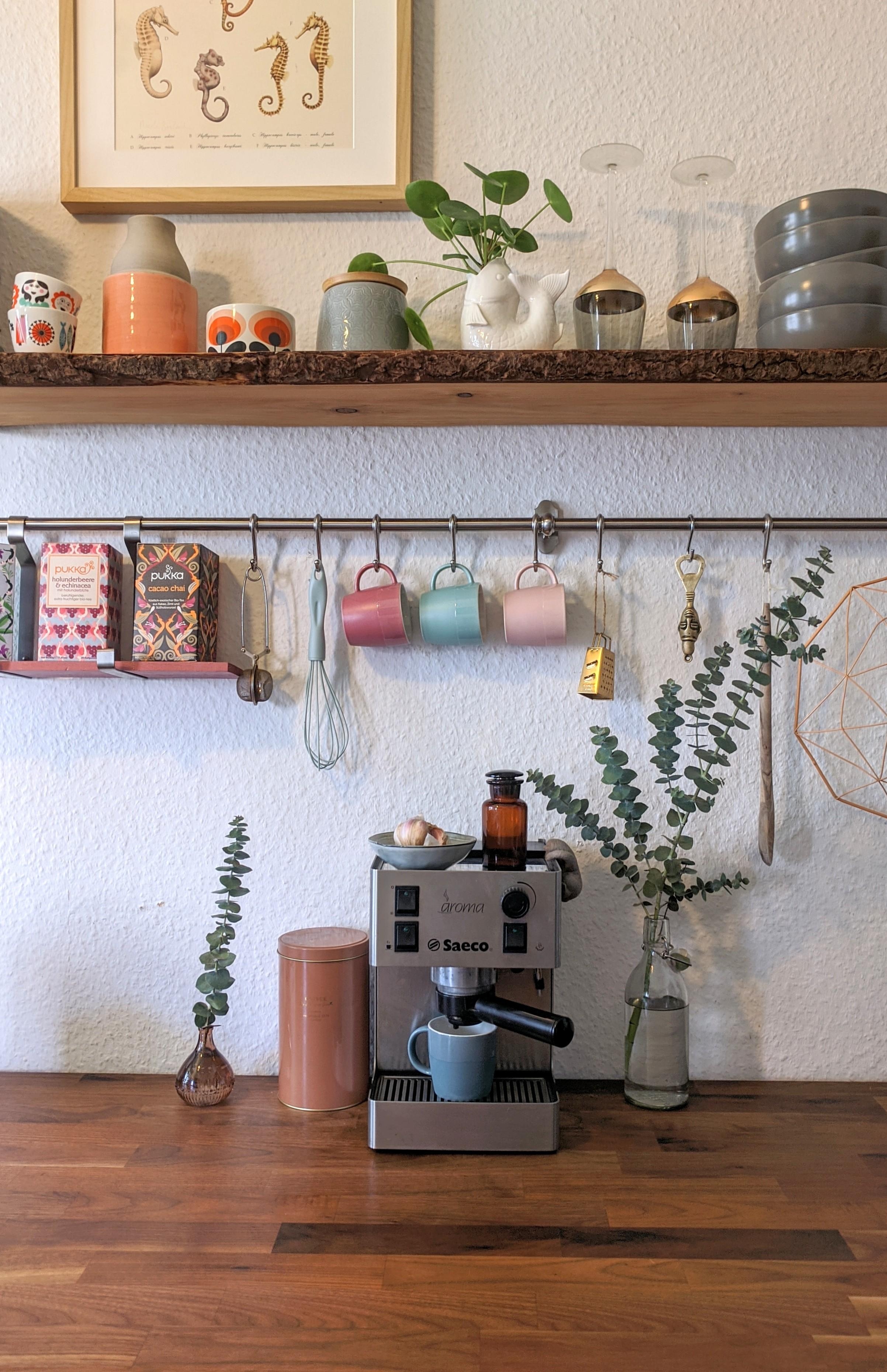 Ein Kaffee am Morgen vertreibt Kummer und Sorgen ☕🌞 #wirbleibenzuhause #küchendeko #pastellfarben #kaffeeecke