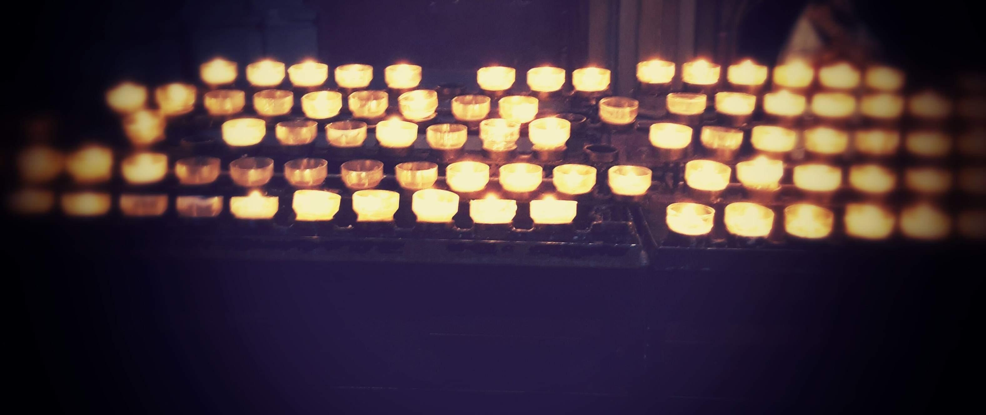 Ein kleiner Ruhepunkt in einer turbulenten Zeit (Kölner Dom).
#Kerzen
#Köln
#Dom
