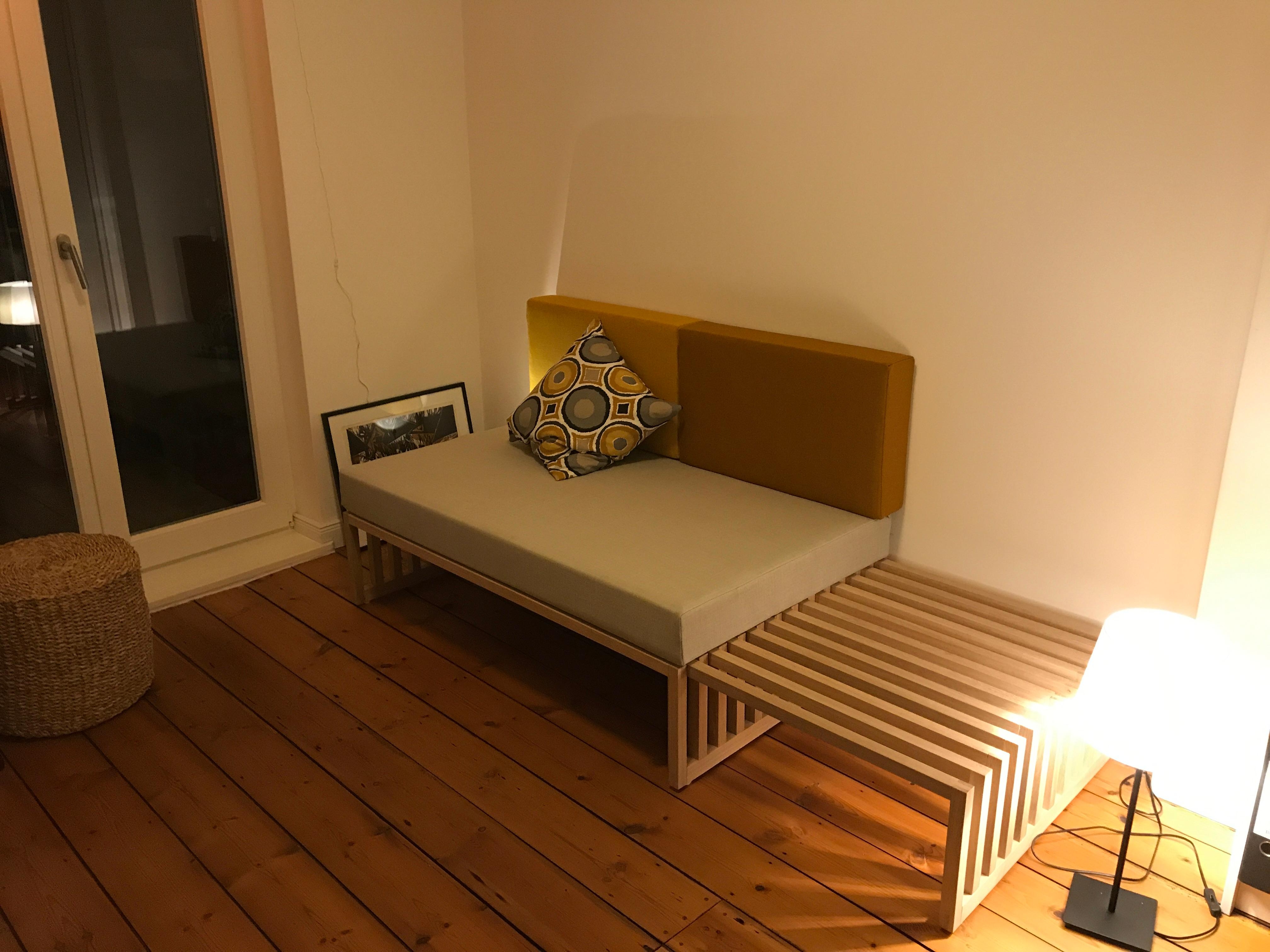 ein kleines Sofa, was auch als Gästebett benutzt werden kann.
#schlafen #bett #skandistyle
