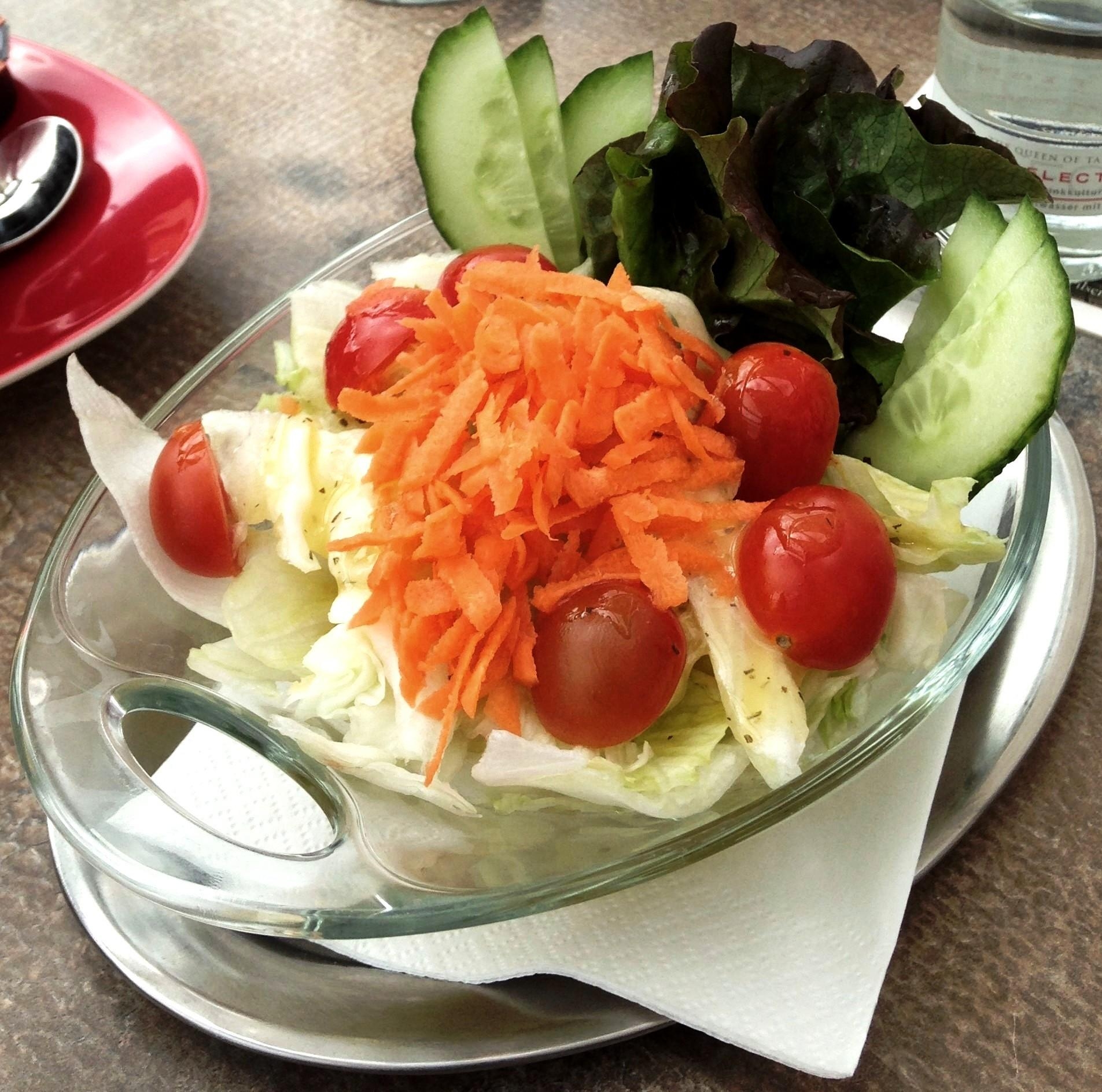 Ein leichter Salat im Sommer geht immer :)
#outdoorweek
#summerfood #foodlover
